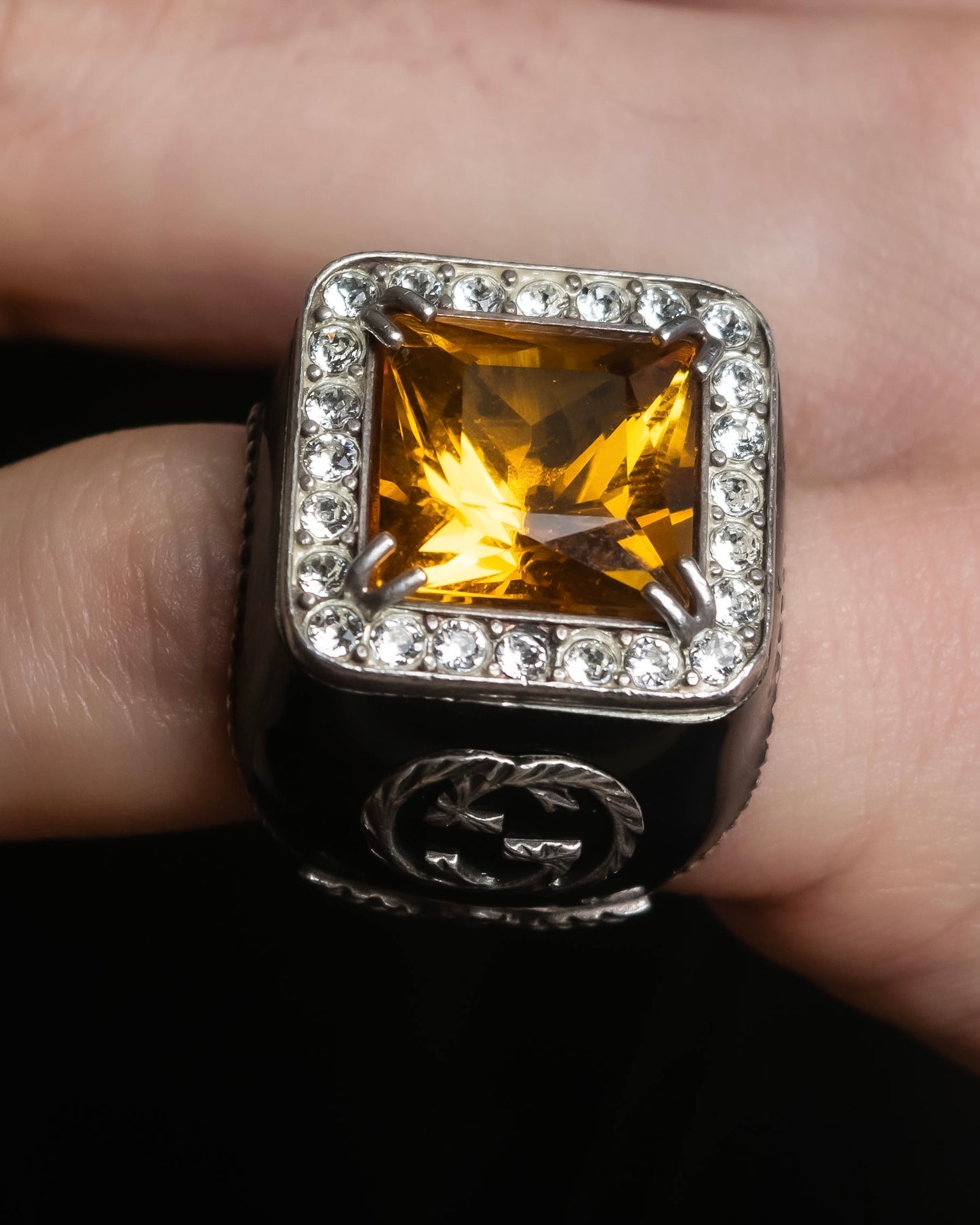 "GUCCI" Amber rhinestone GG motif engraved signet ring