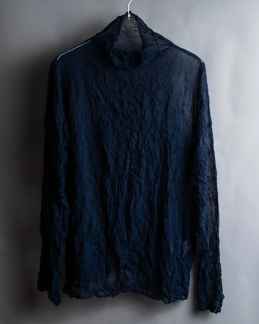 "ISSEY MIYAKE PERMANENTE"
Washed high neck sheer pullover