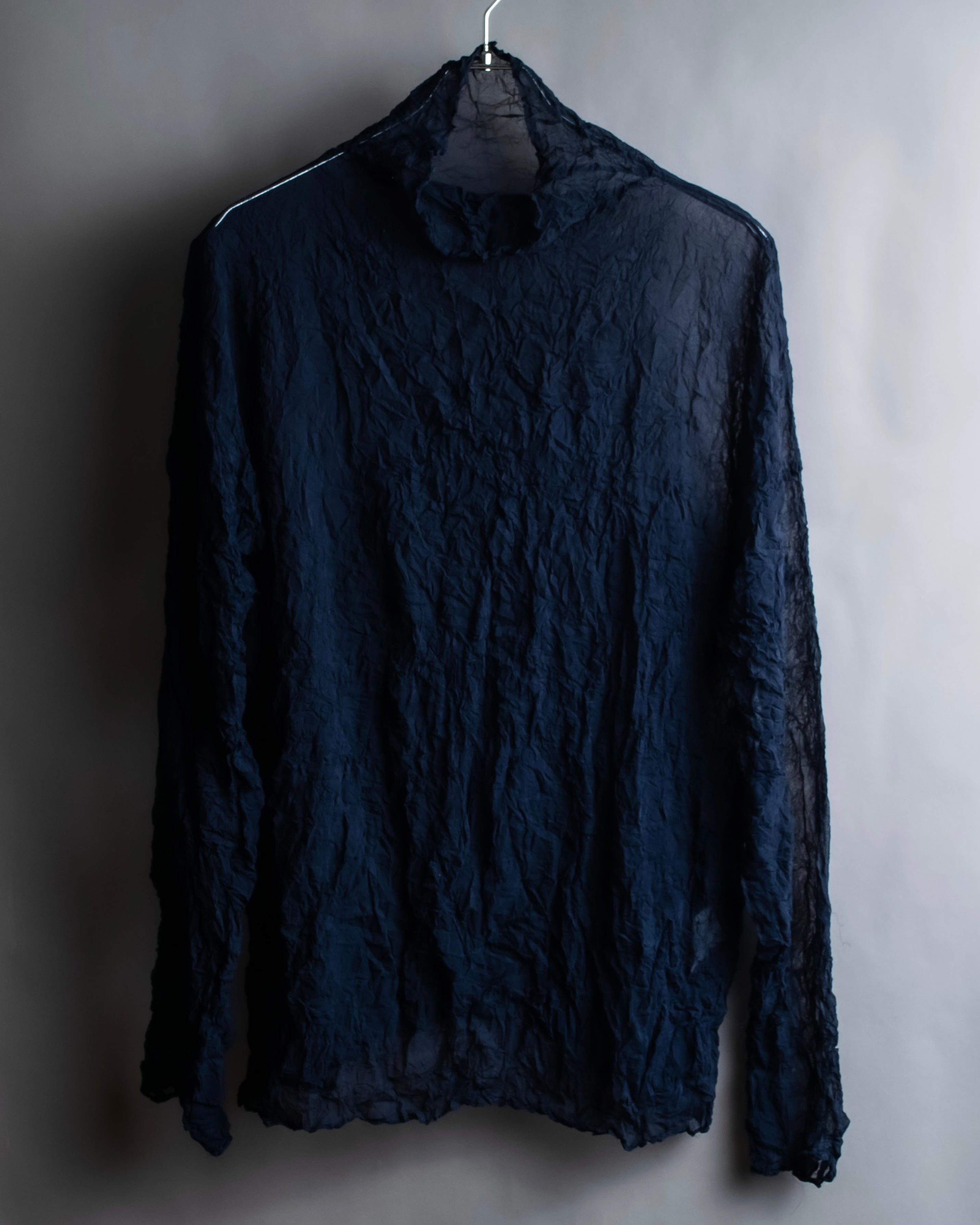 "ISSEY MIYAKE PERMANENTE"
Washed high neck sheer pullover