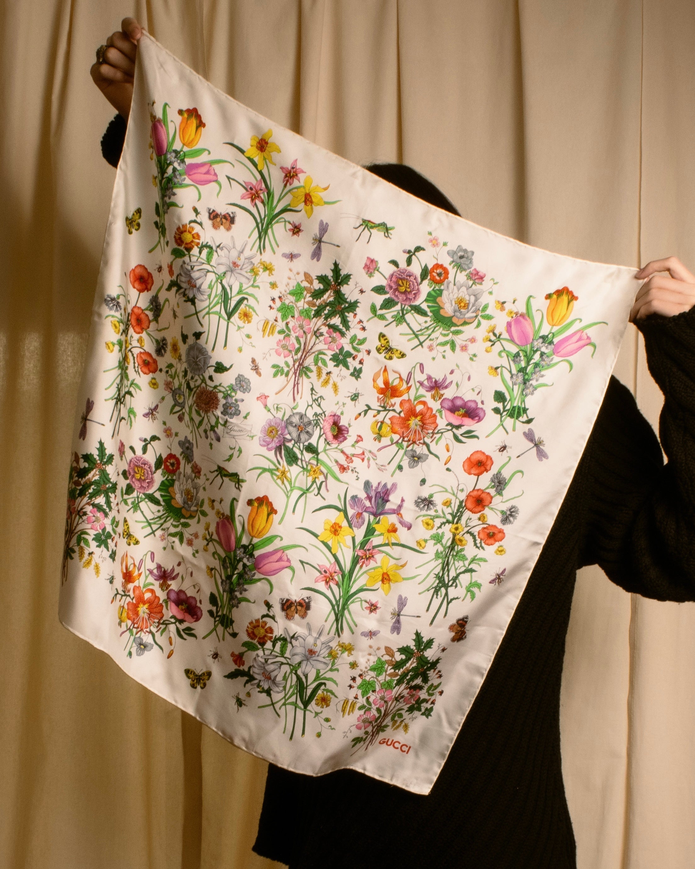"GUCCI" 80's Flora motif vintage silk scarf
