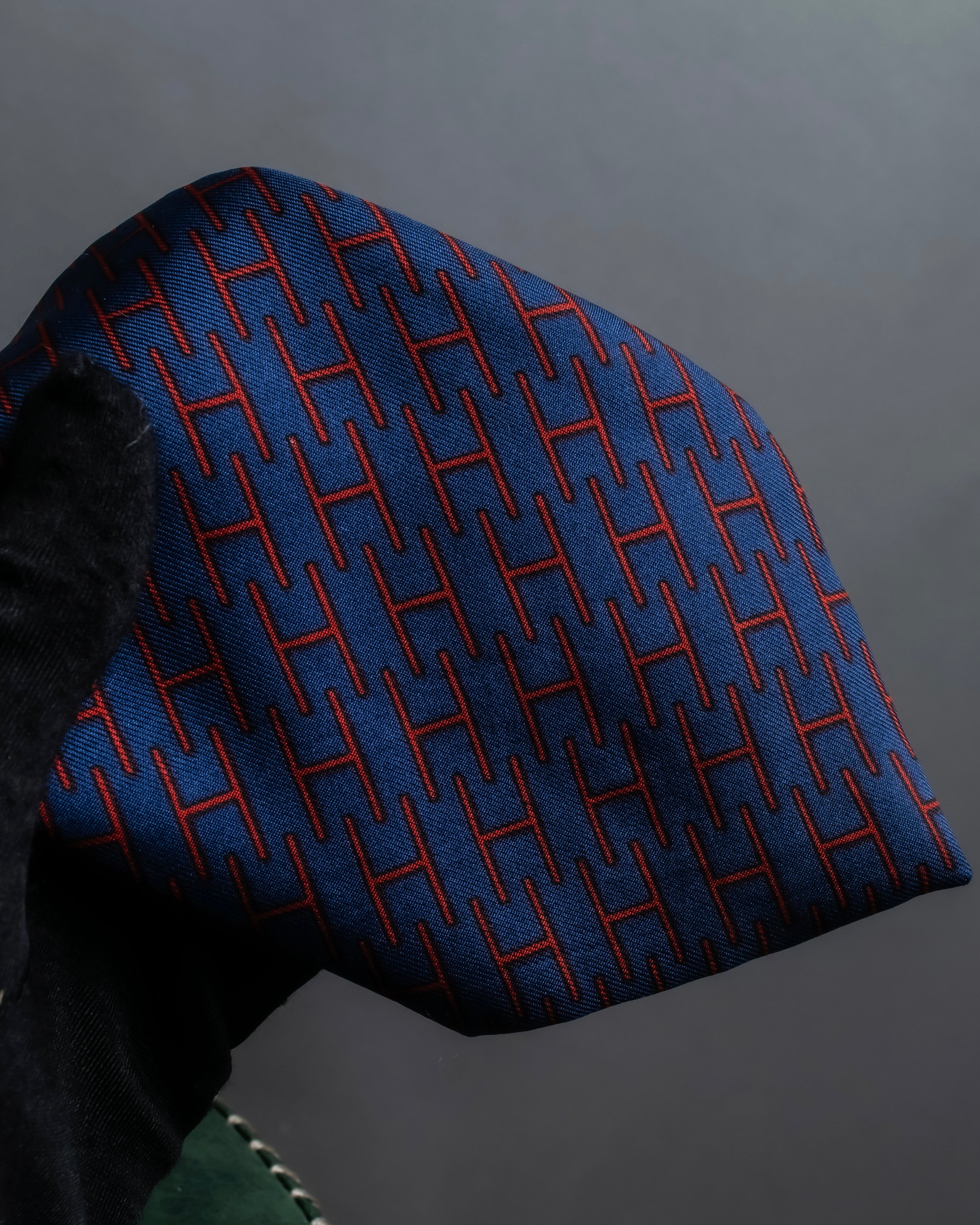 "HERMES" Geometric pattern H motif silk necktie