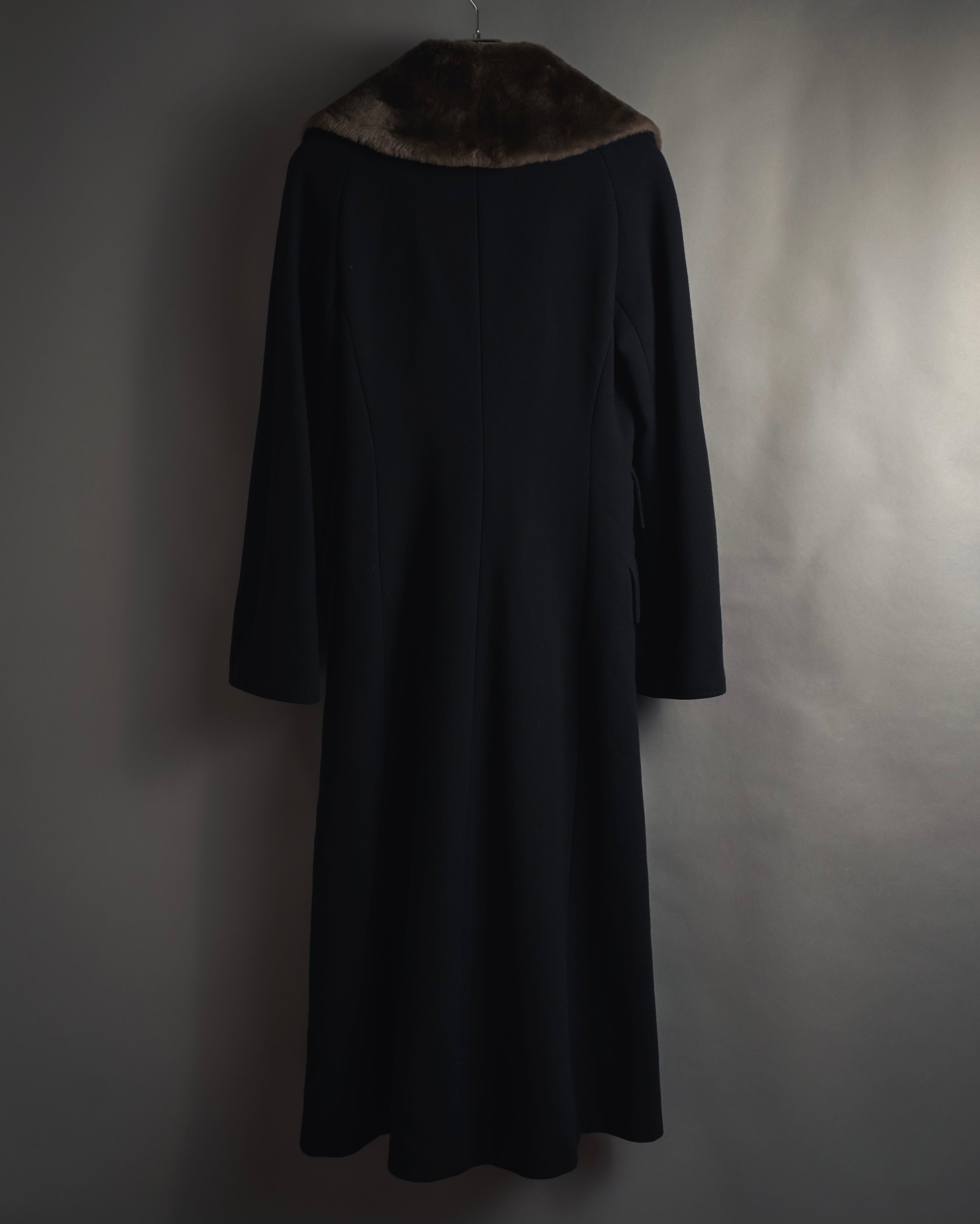 -SPECIAL- "Max Mara"
90’s Detachable fur collar virgin wool long coat