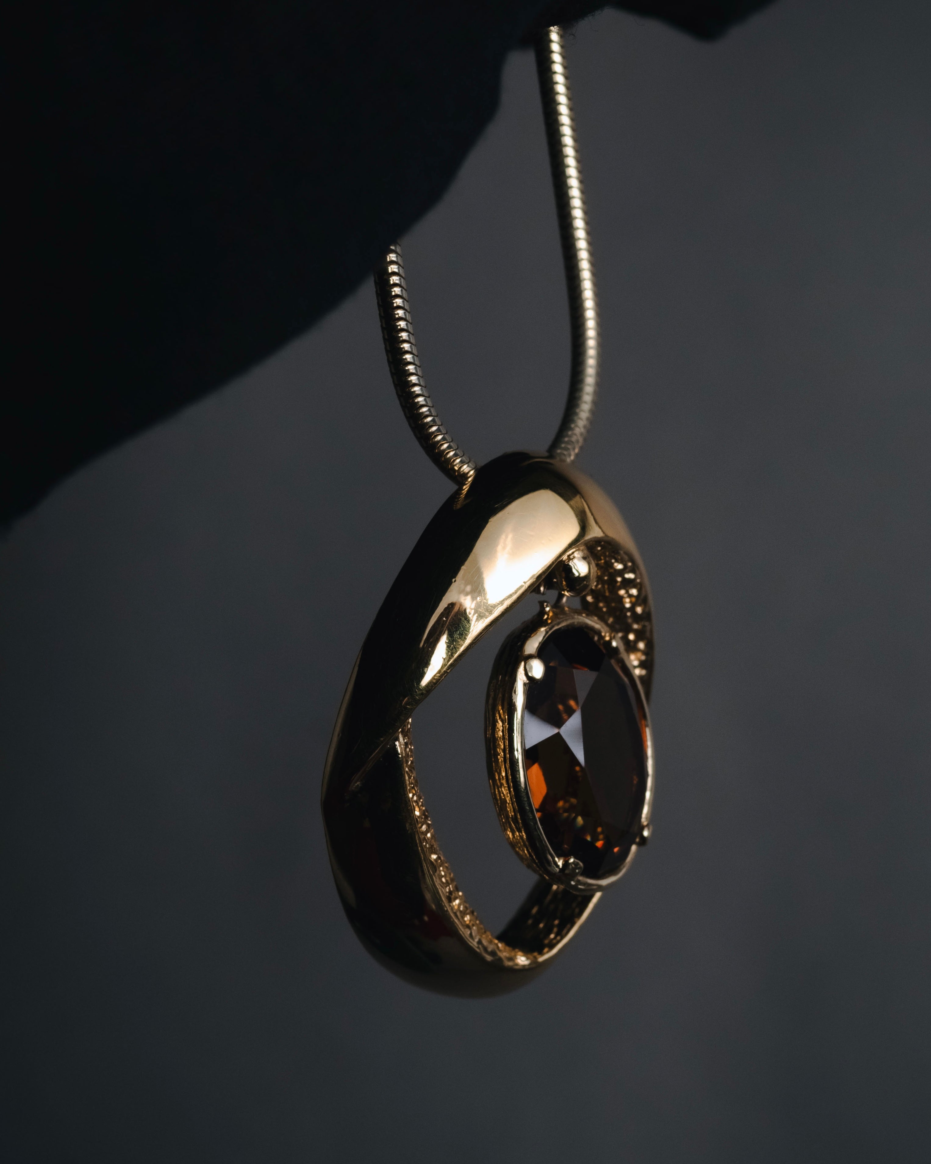 "Vintage" 80’s Sculptural oval stone pendant necklace