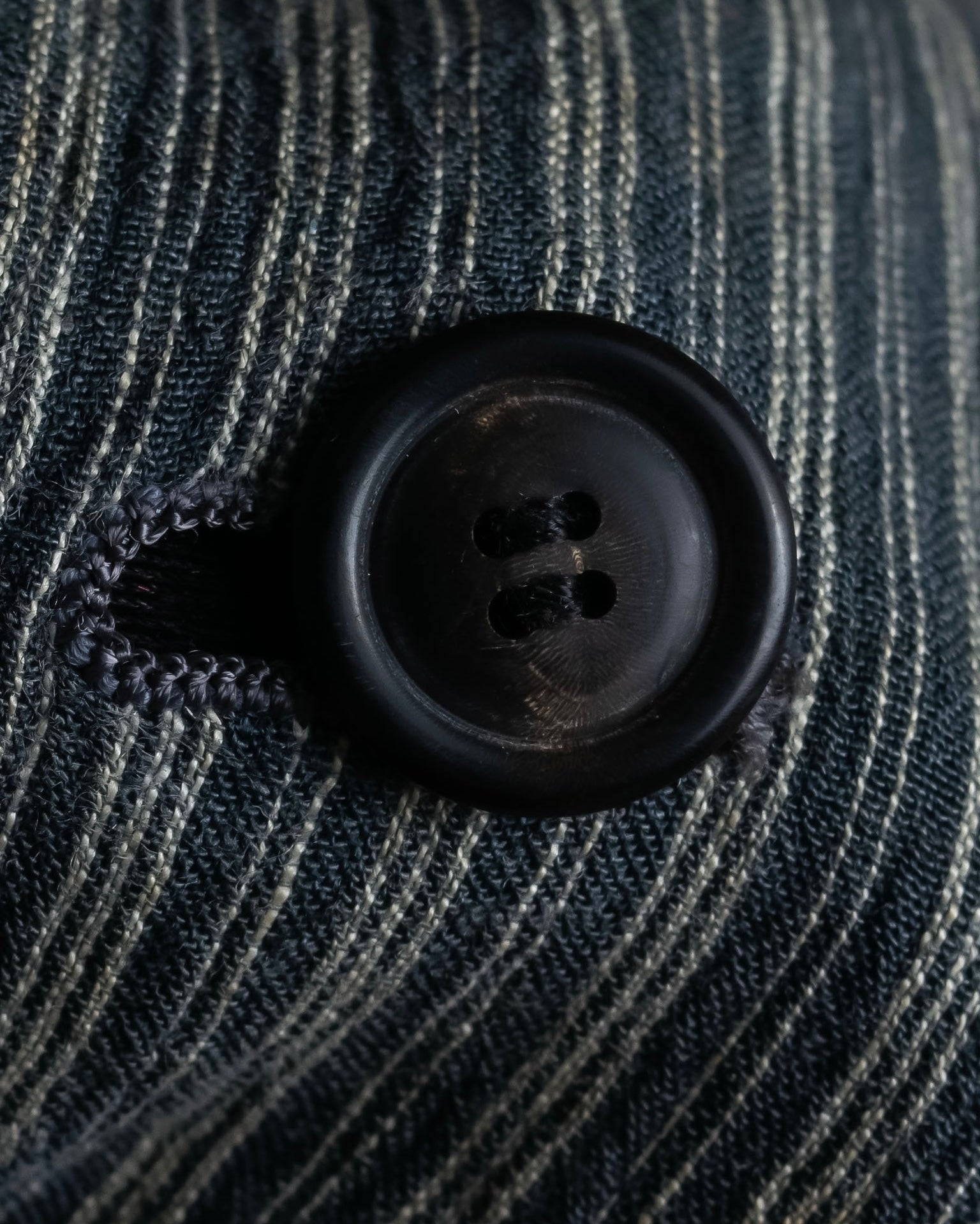 "ISSEY MIYAKE MEN" Random stripe pattern V-neck vest