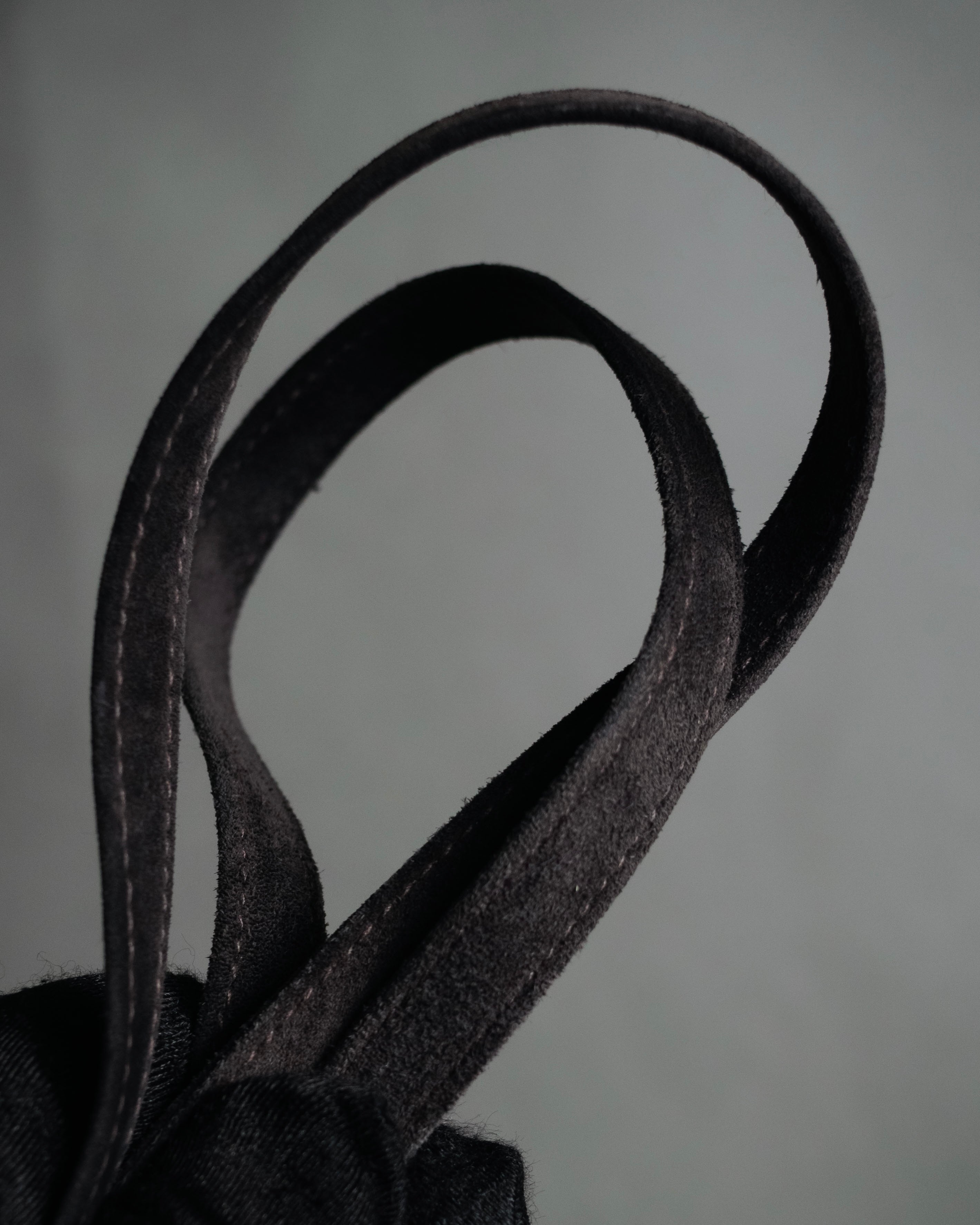 “Salvatore Ferragamo” 80’s-90’s Suede shirred ribbon shoulder bag