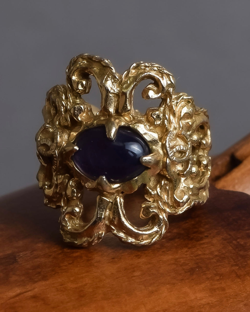 "CHANEL" 90's Baroque carving design gold ring
