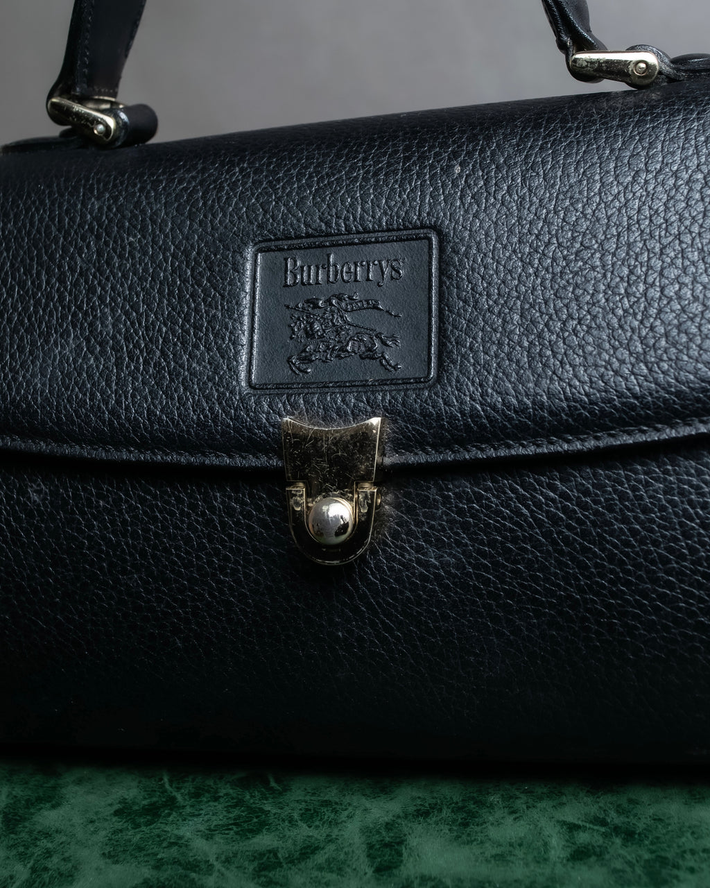 "BURBERRYS" Horizontal shape grained leather one-handle bag