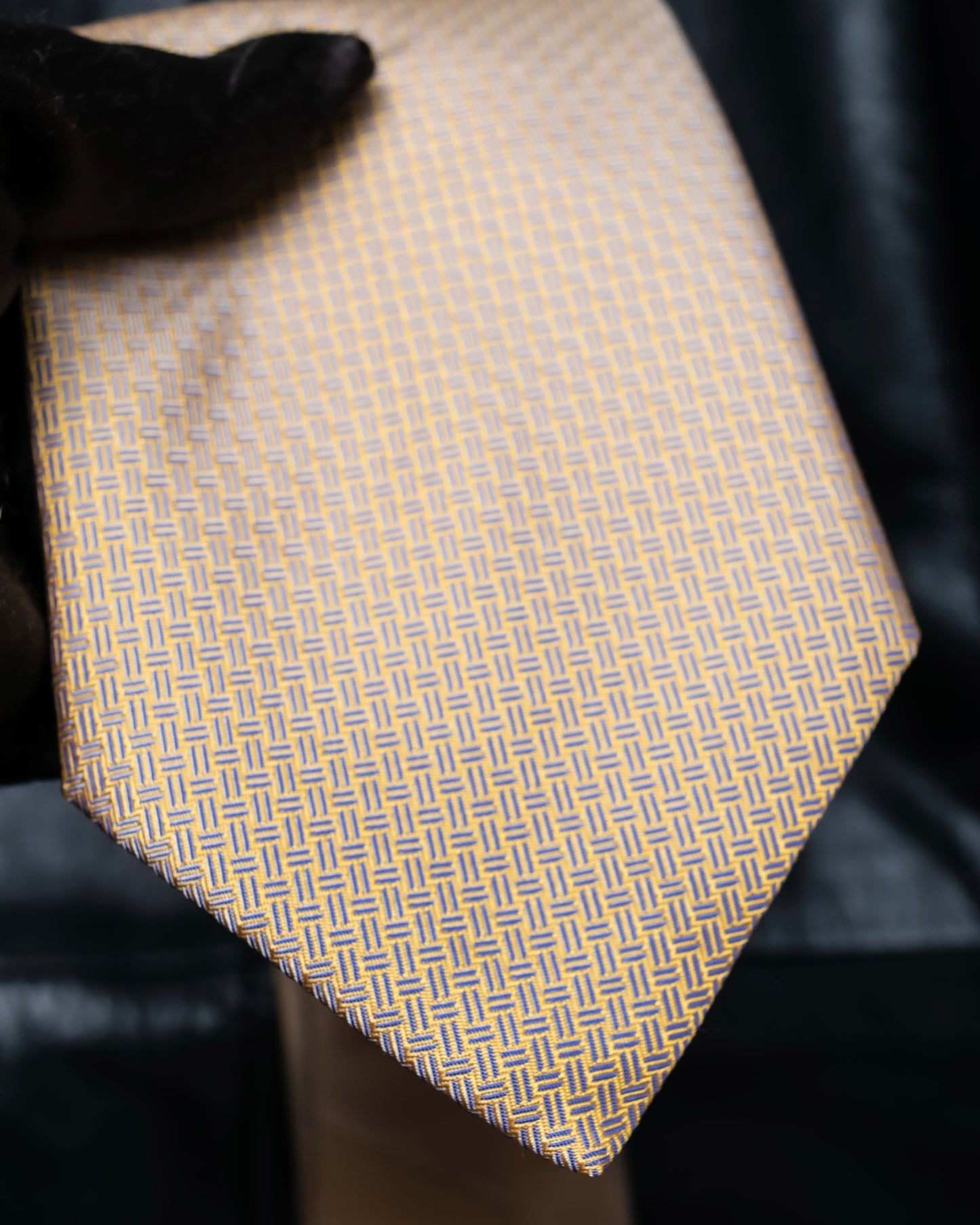 “HERMES” Double line patterned silk tie