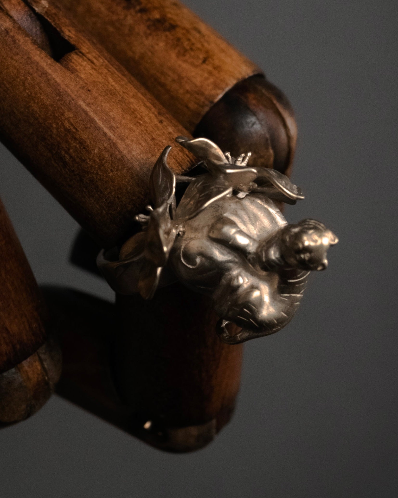 “DIOR” 2010’s Tiger and flower sculptural ring