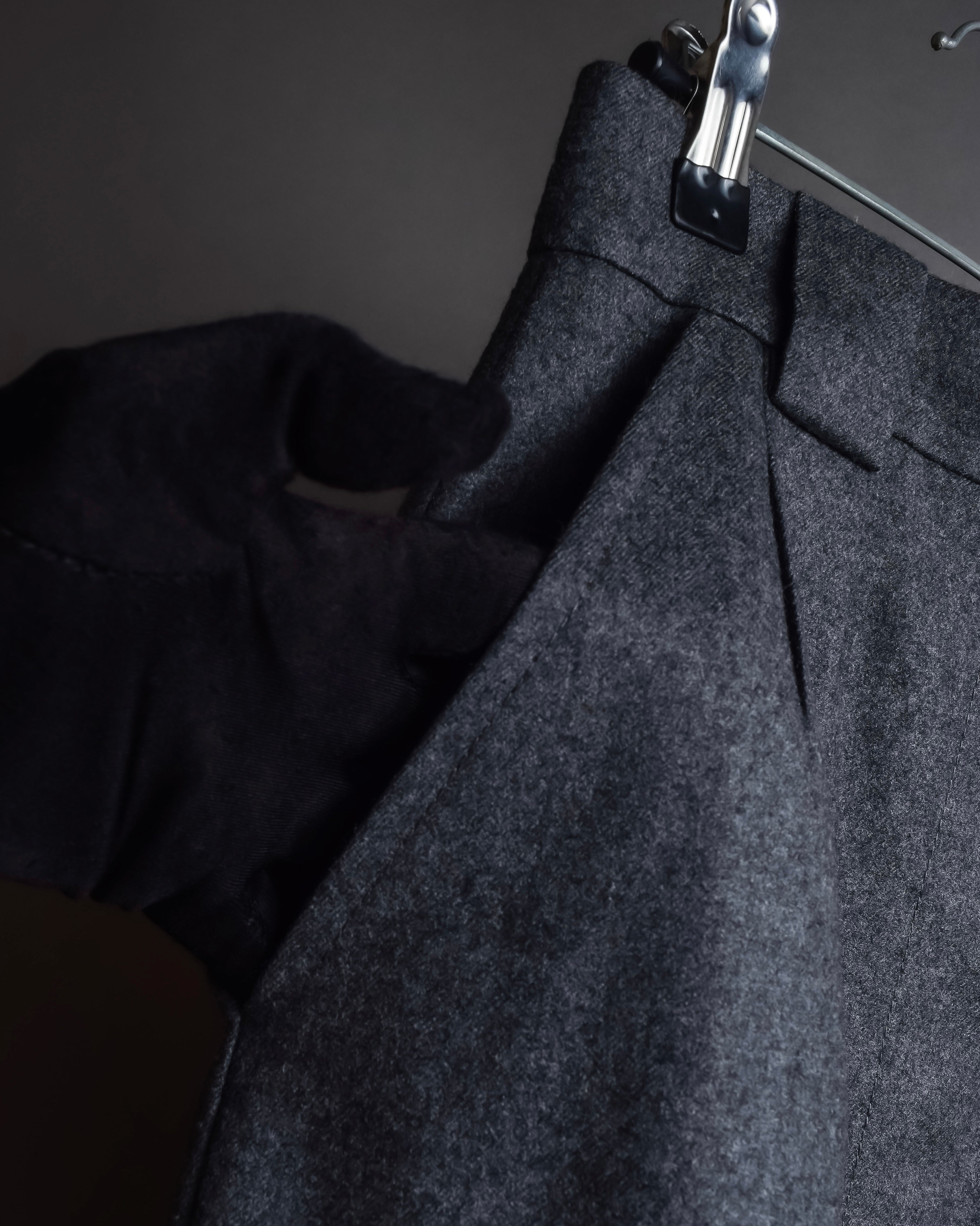 "CHANEL" 90's Gold button design straight line skirt