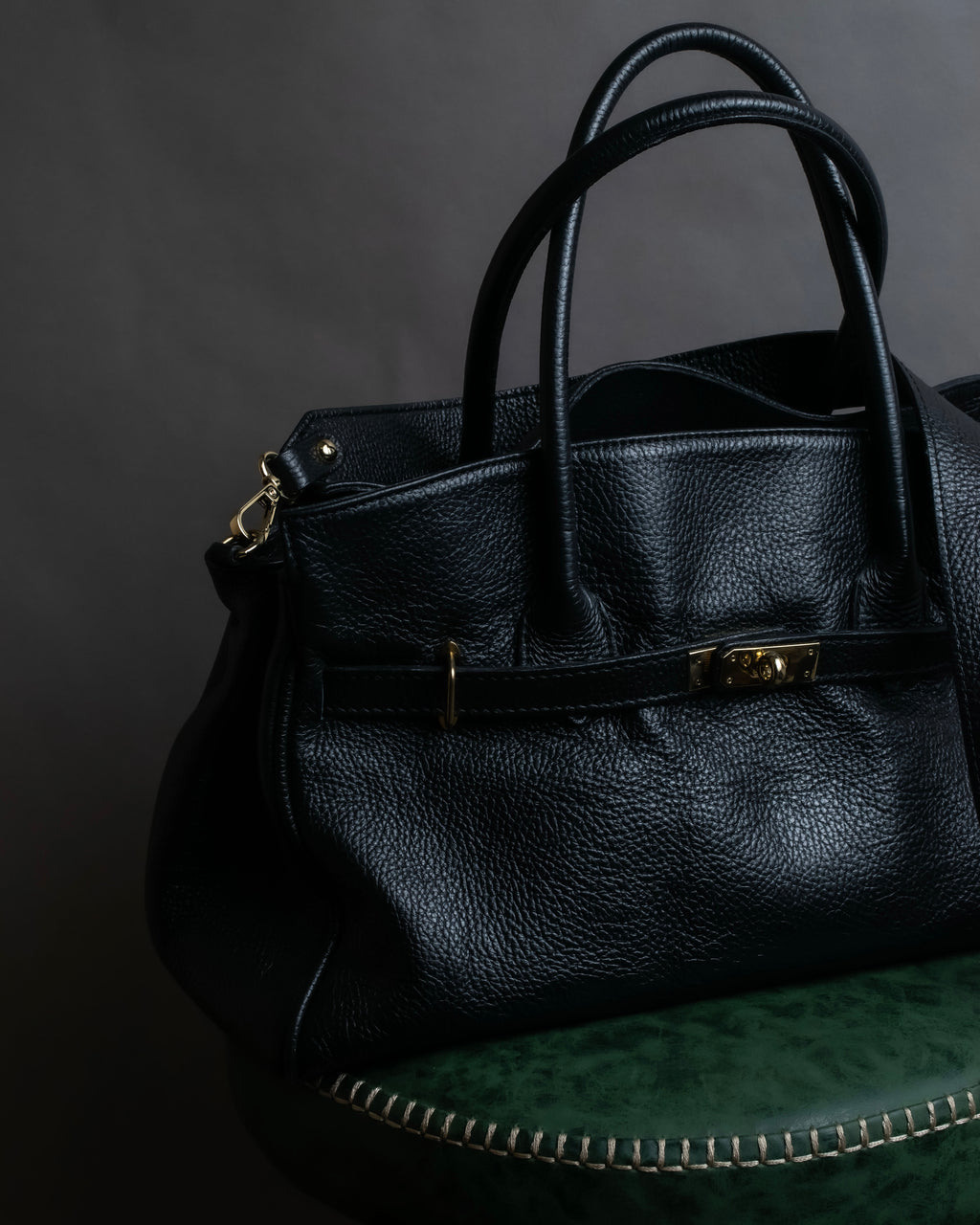 "AULENTTI" Gold closure belt design leather 2-way bag