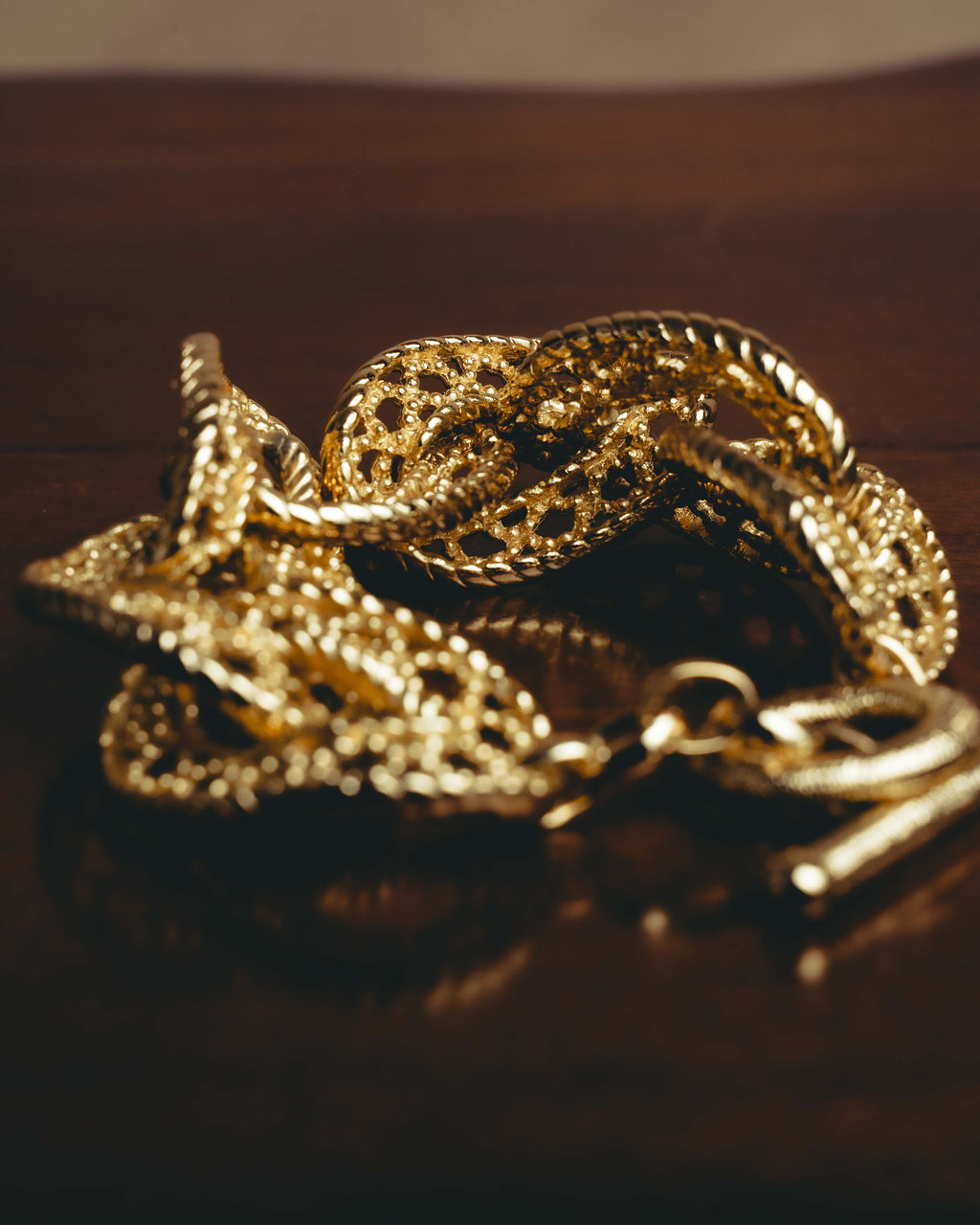 -SPECIAL- “Christian Dior” 70’s-90’s Sculptural openwork gold tone chain bracelet