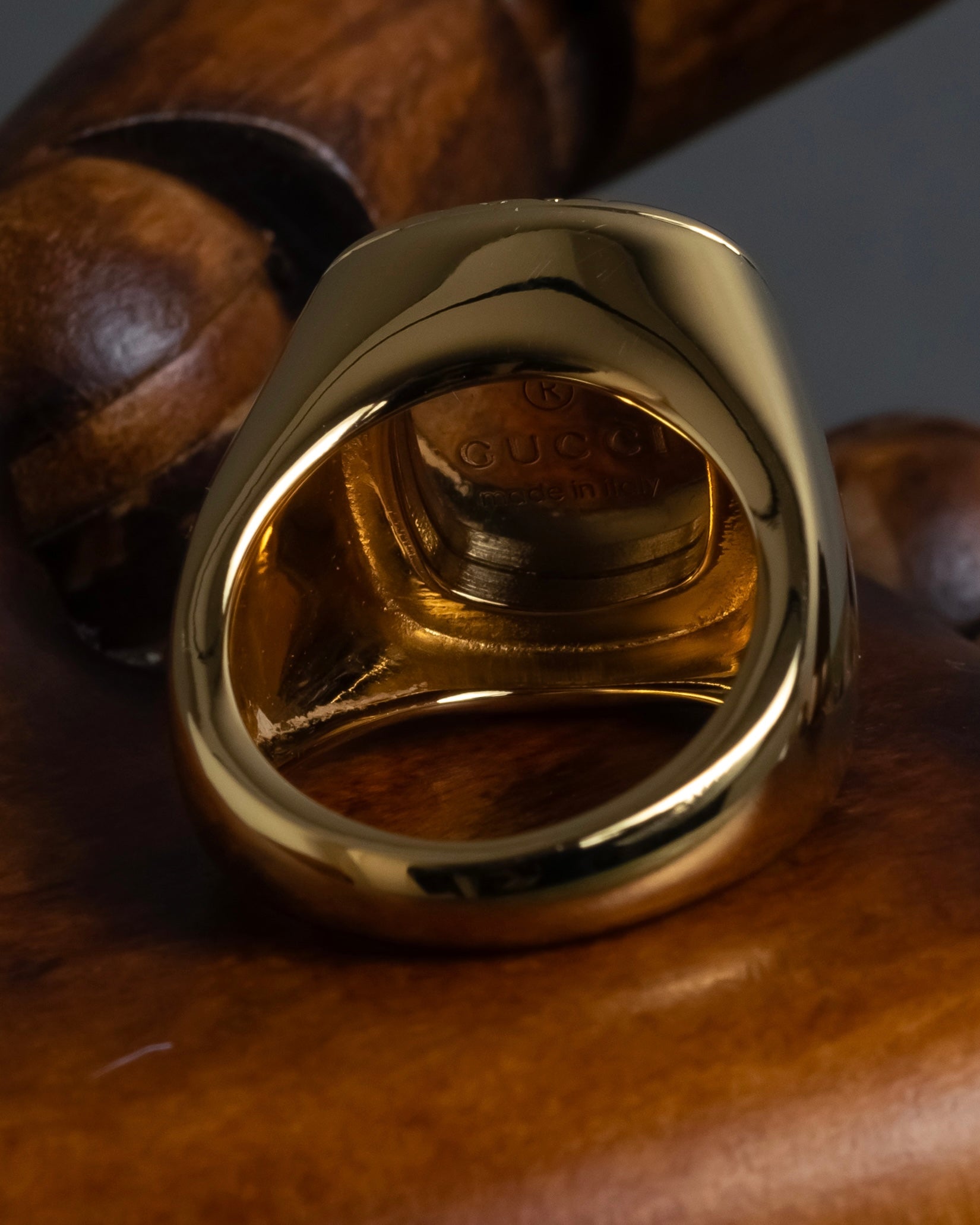 "GUCCI" Coat of arms engraved design ring