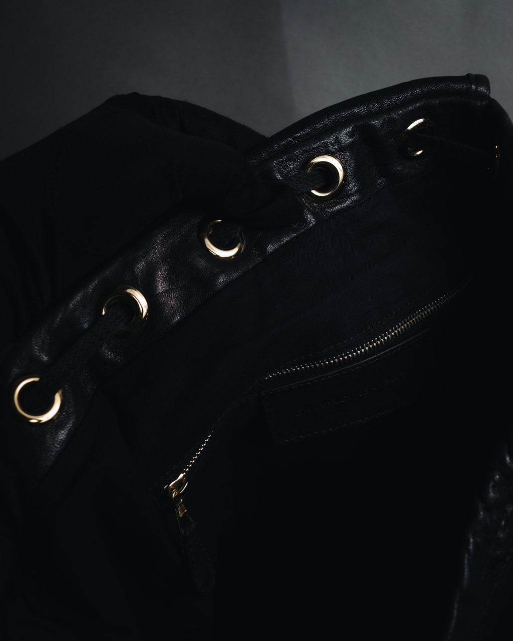 –SPECIAL– "BALENCIAGA"
2006-2010 Antique agneau leather messenger bag