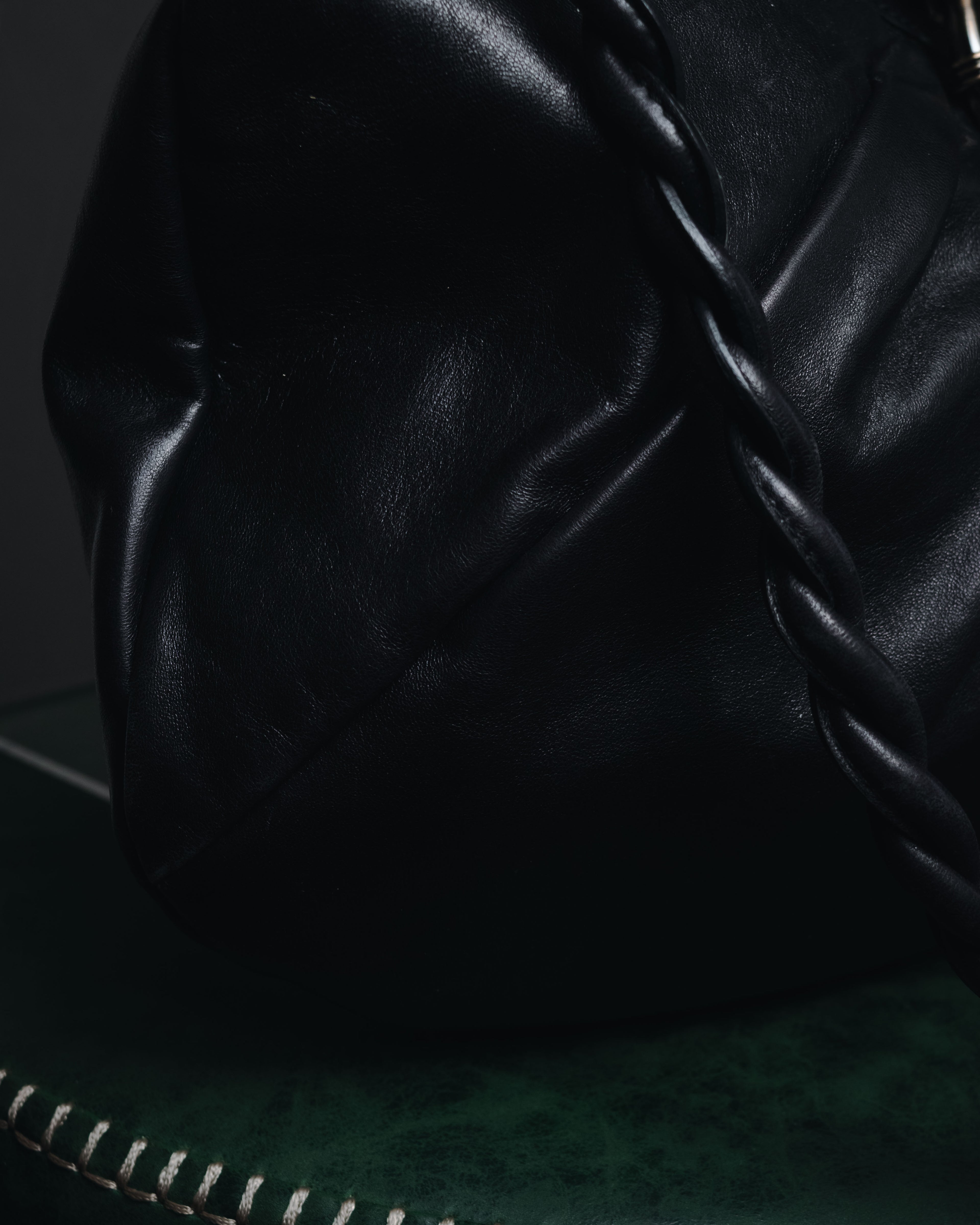 –SPECIAL– "Salvatore Ferragamo"
00’s Gancini gathered leather hobo bag