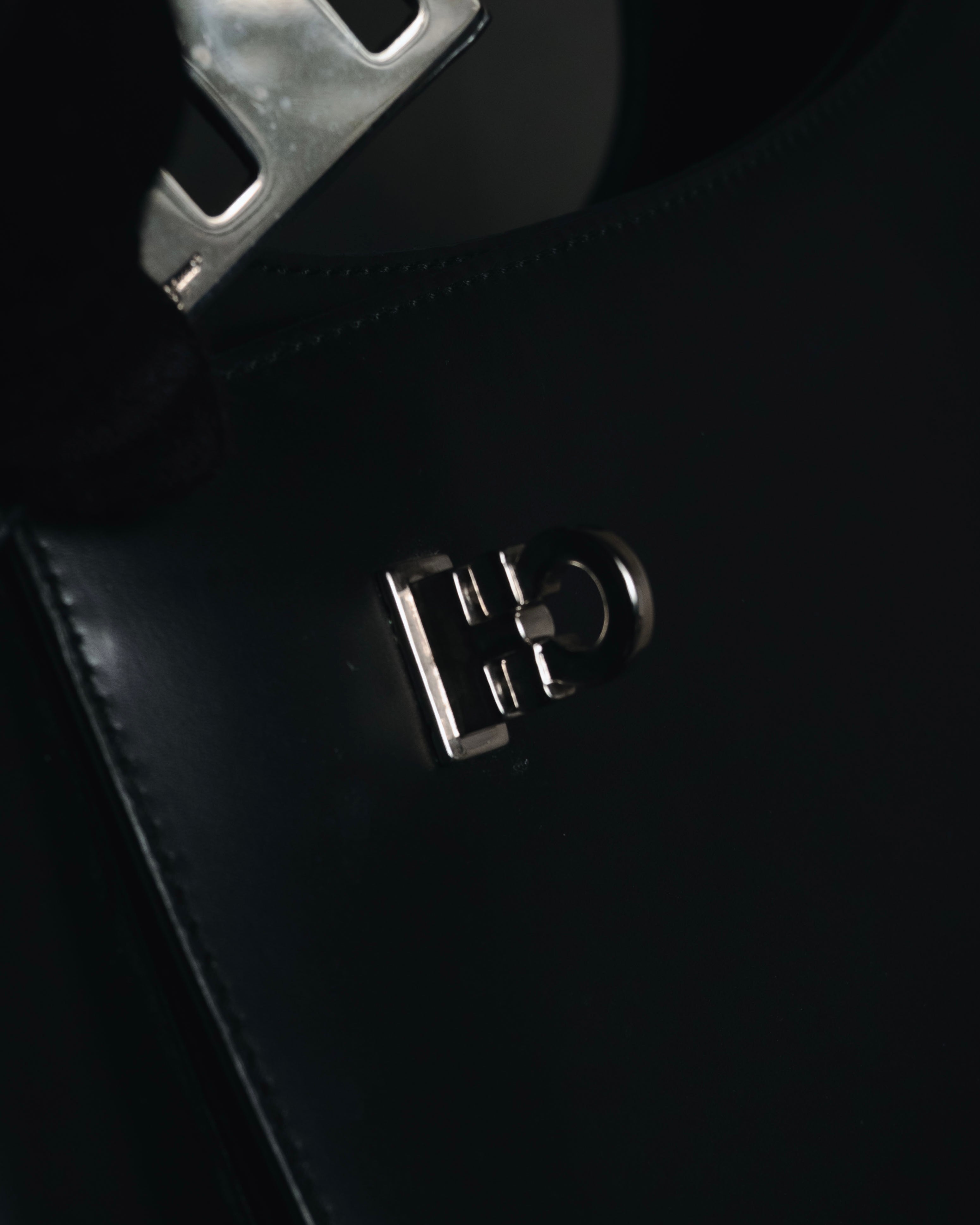 "Salvatore Ferragamo" 90’s-00’s minimalist gancini buckle hobo bag