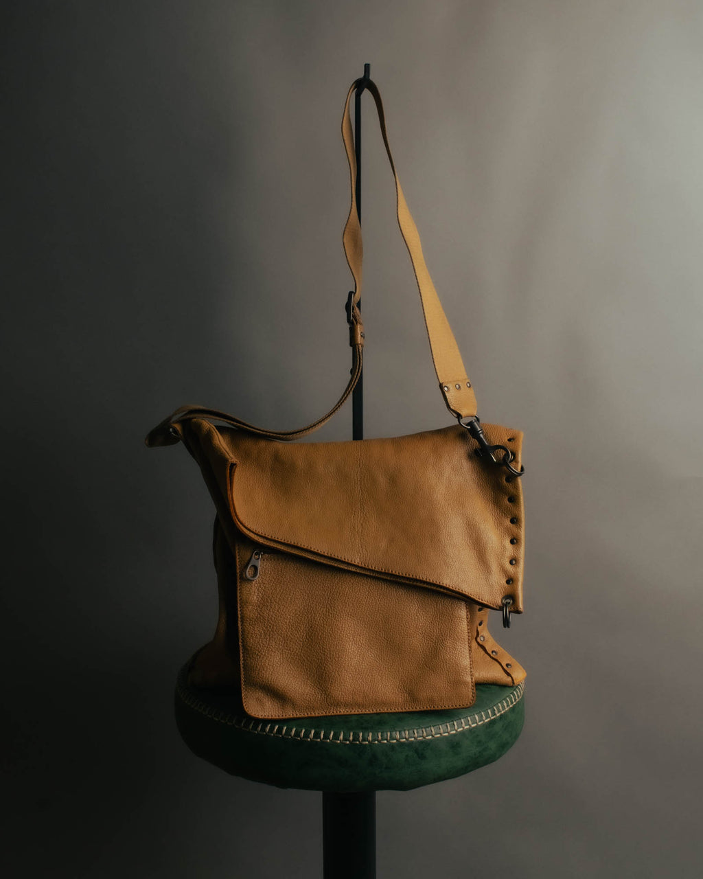 "BOTTEGA VENETA" 00's-10's Grained leather messenger bag