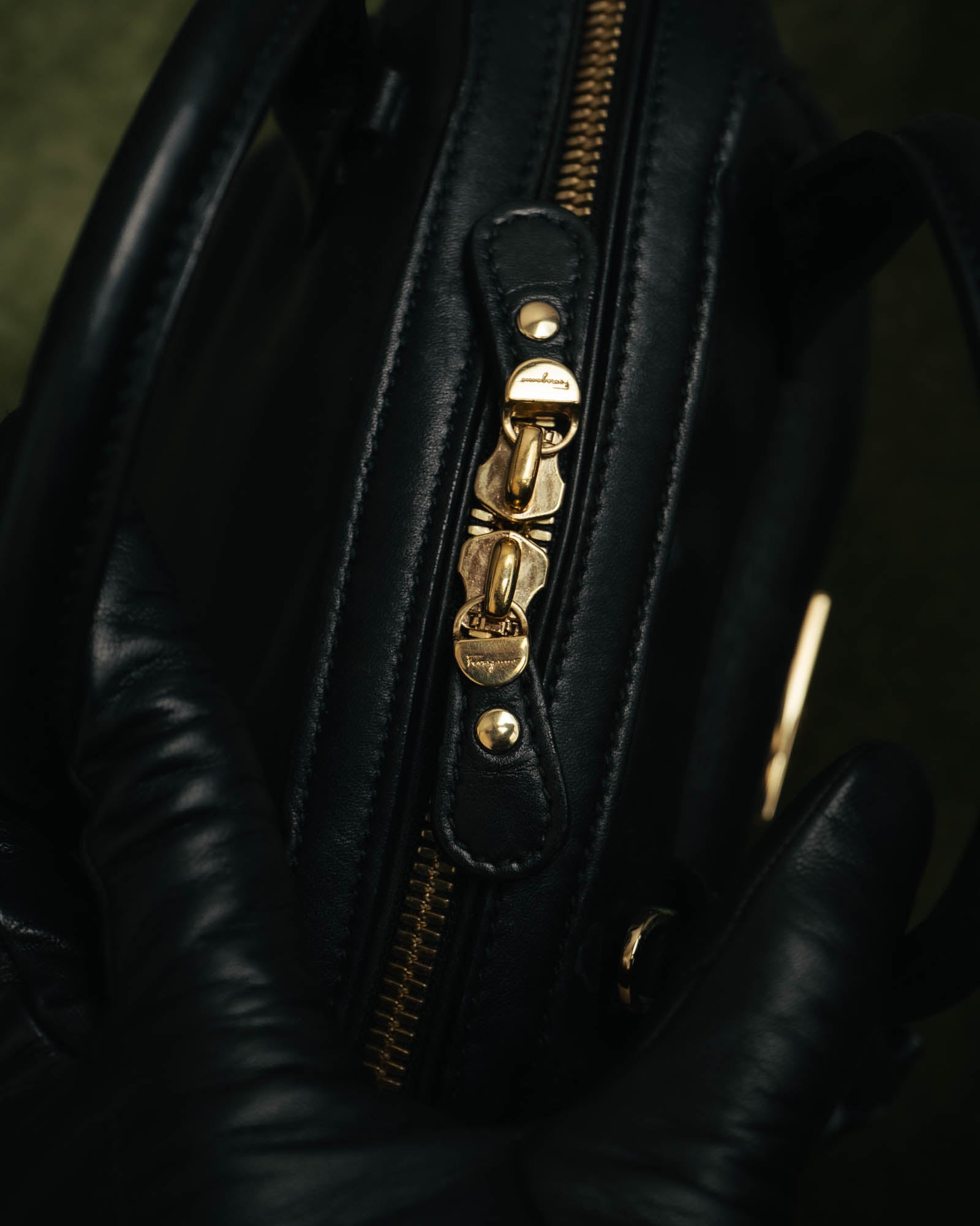 –SPECIAL– “Salvatore Ferragamo“ 00’s-10’s Black leather dome handbag