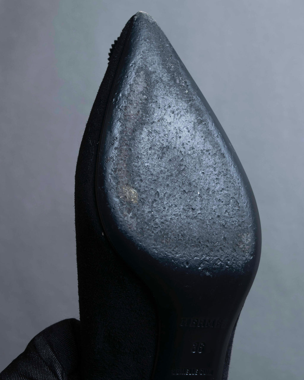 "HERMES" Jewelry design suede heel pumps