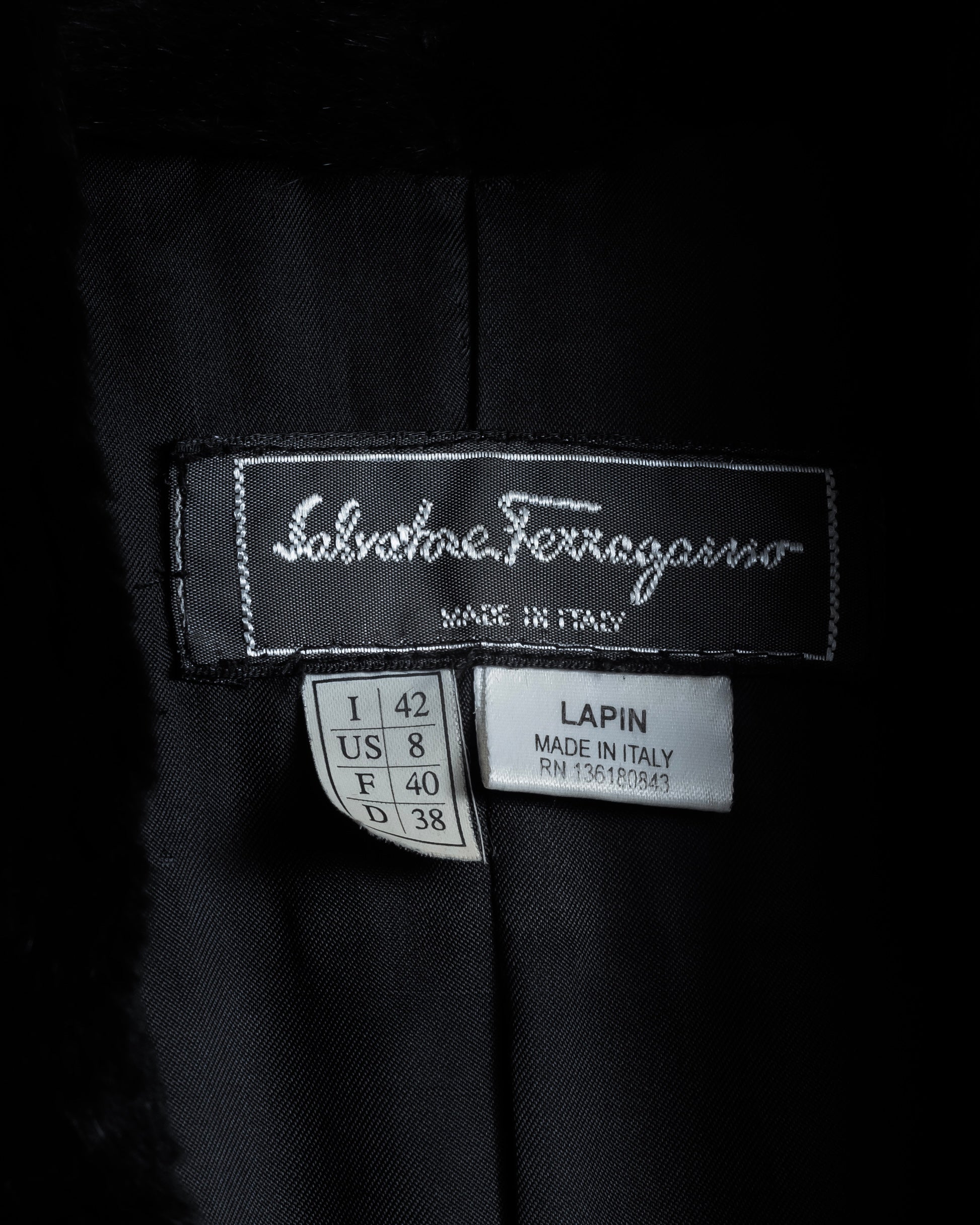 -SPECIAL- "Salvatore Ferragamo"
90's-00's A neat silhouette 100% lapin fur coat