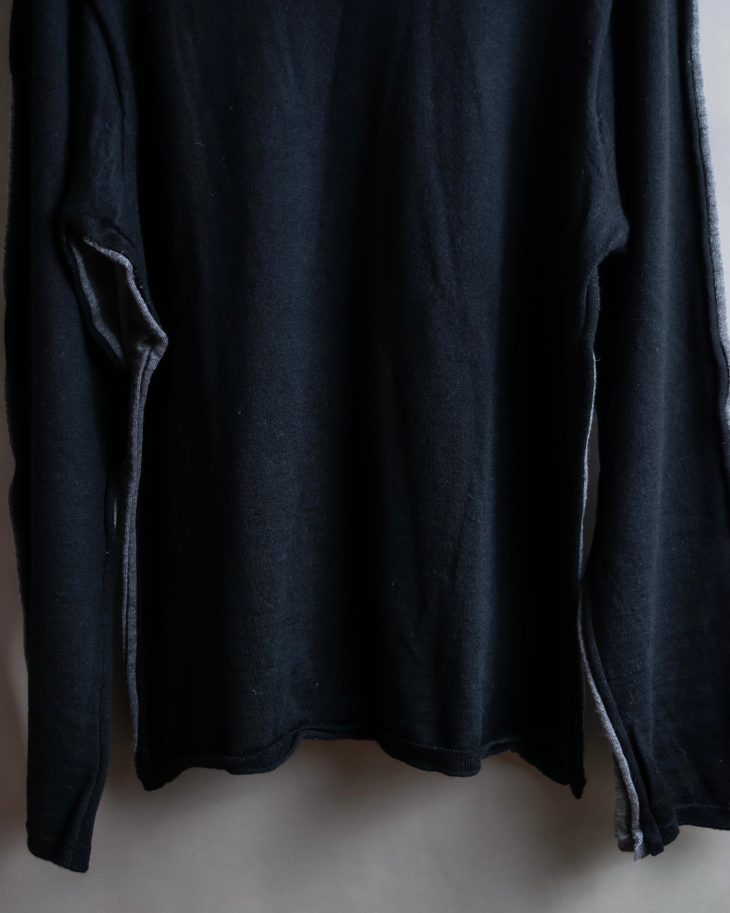 "COMME des GARCONS" Inside out design different colors on front and back pullover