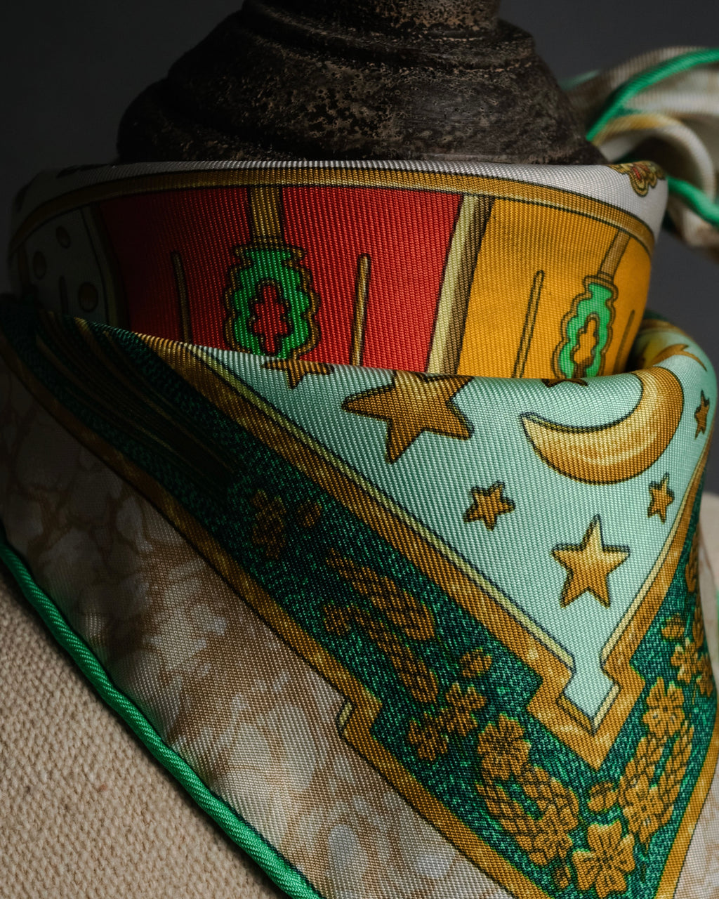 “HERMÈS” 90’s gloria soli carrè silk scarf