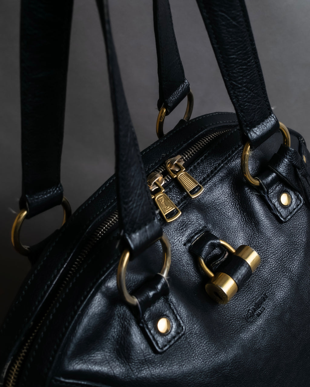 "YVES SAINT LAURENT" Gold parts design Muse toe leather bag