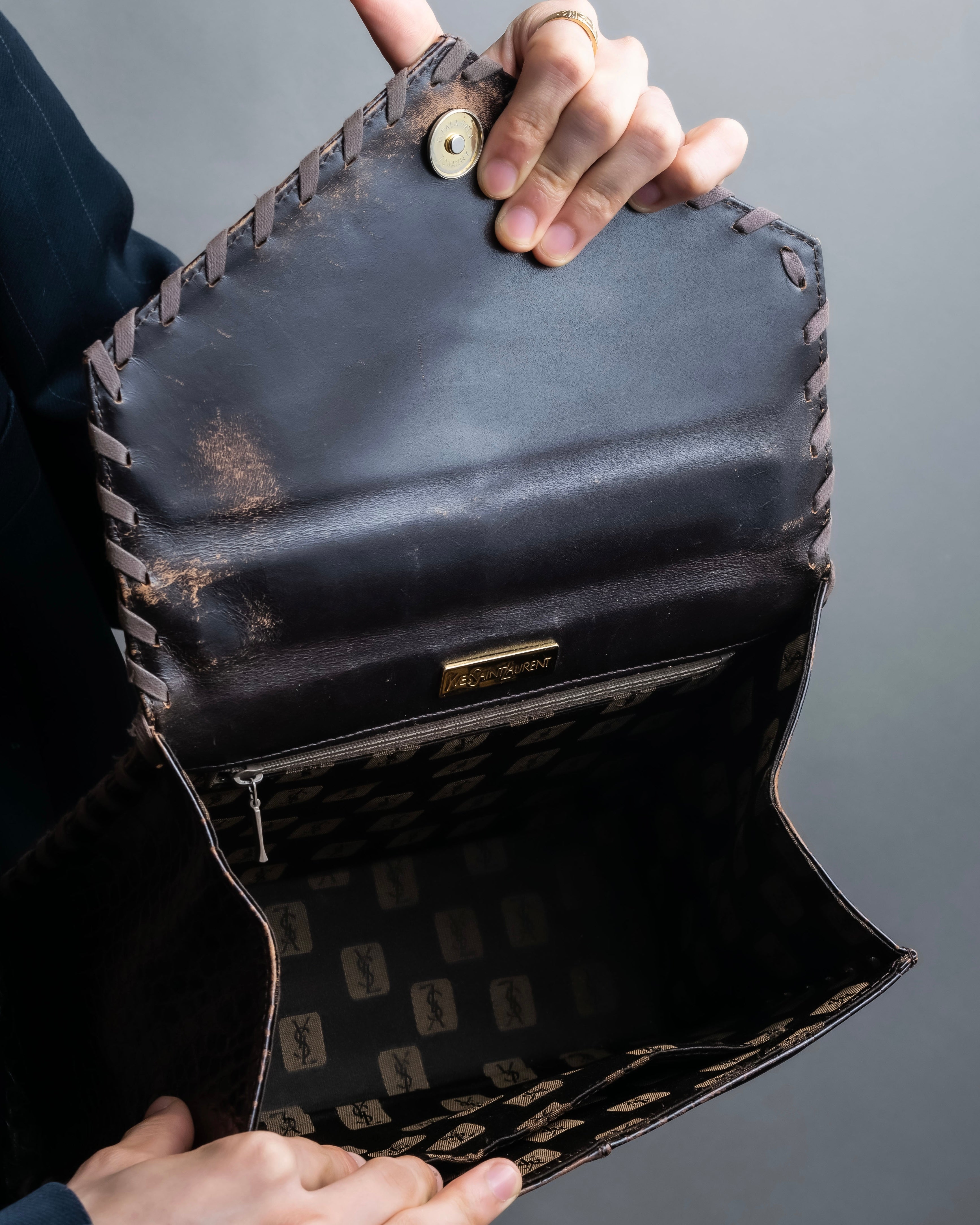 "YVES SAINT LAURENT" Crocodile pattern stitching handbag