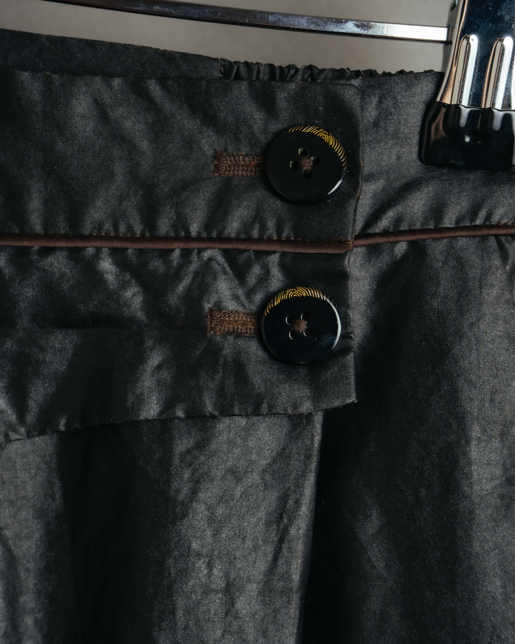 -MOOD Vintage Collections-
90’s-00’s Shiny textured wide leg trousers