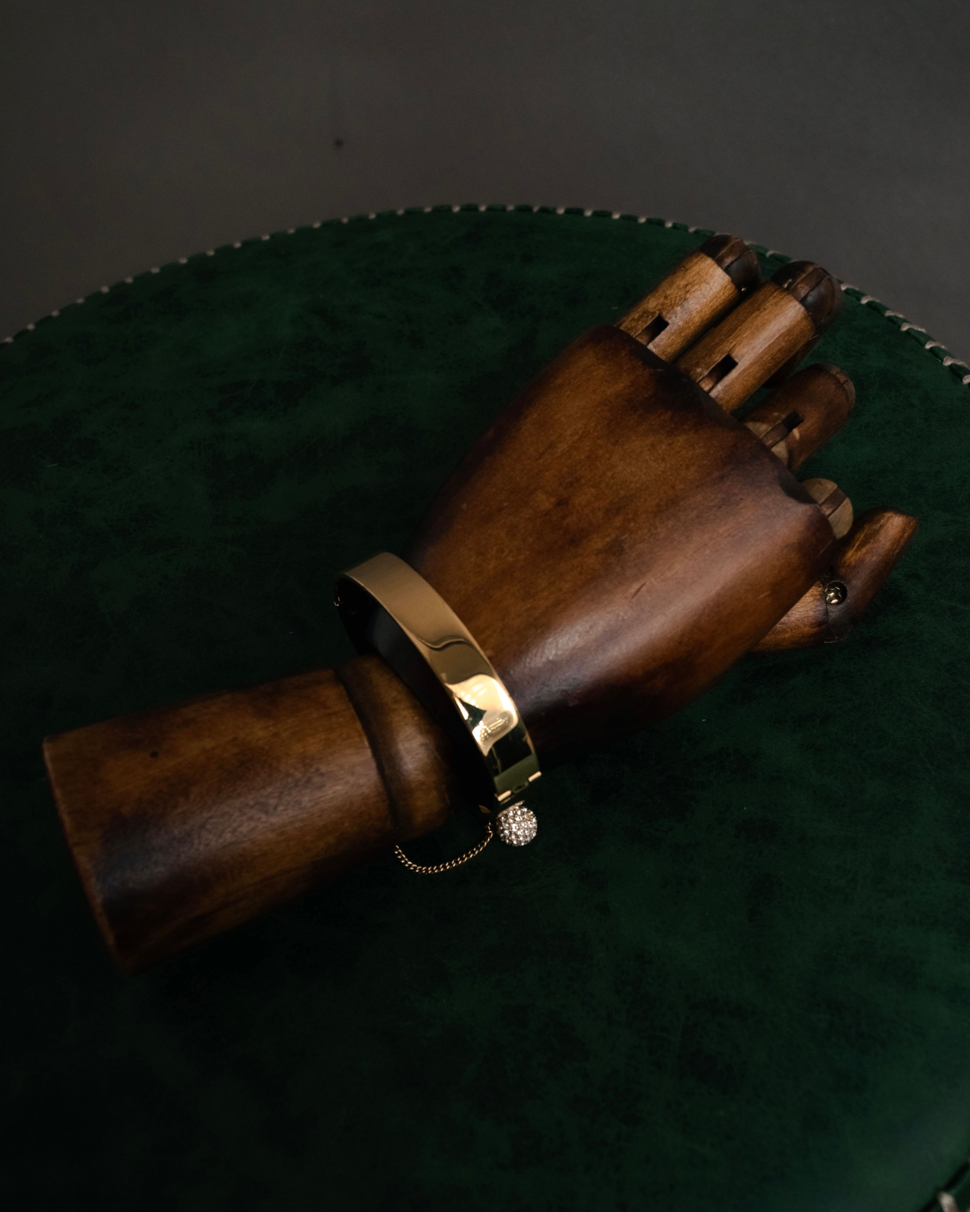 “Chloe” 2010’s crystal sphere chain bangle