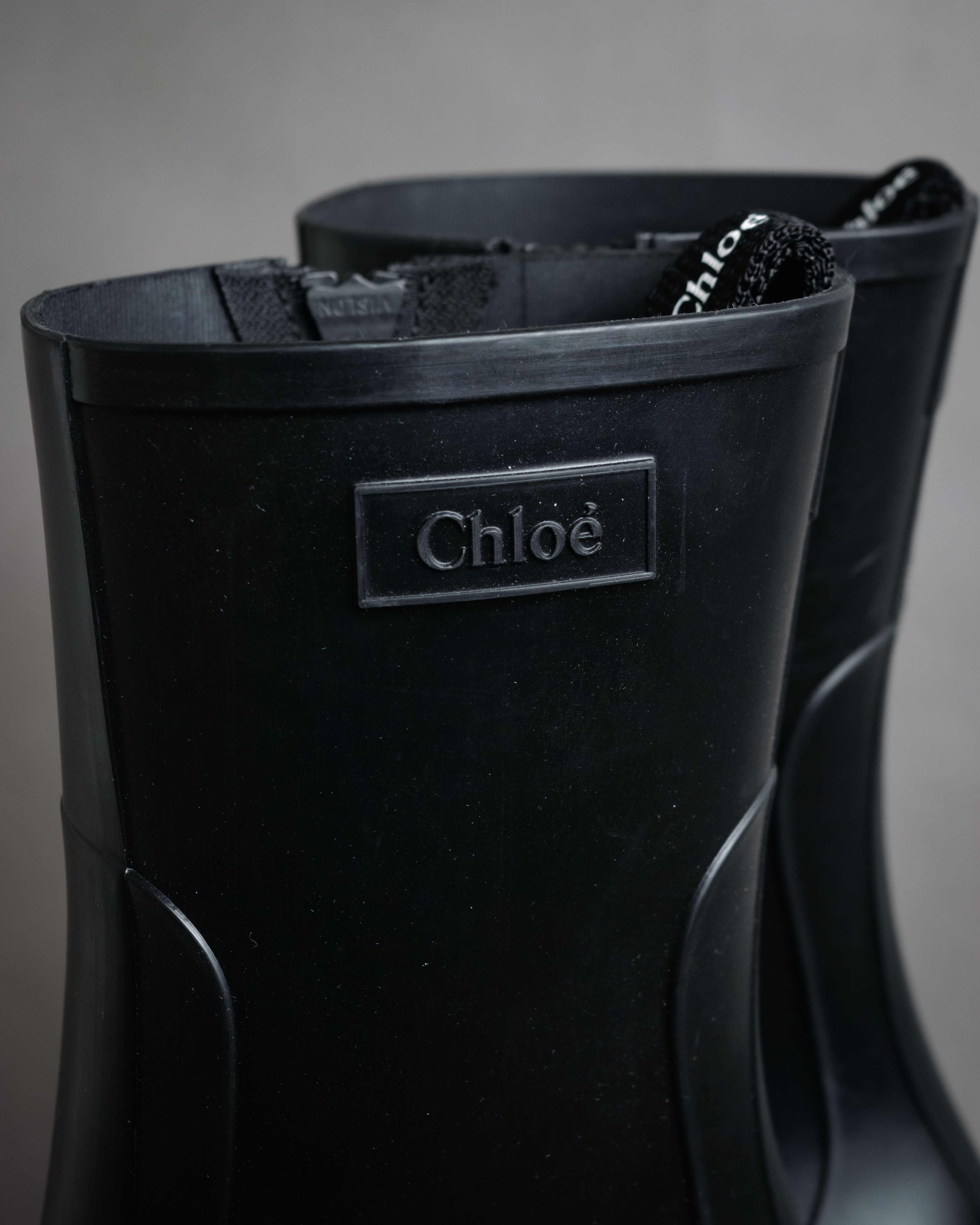 “Chloé” 2020’s Sculptural shark sole rain boots