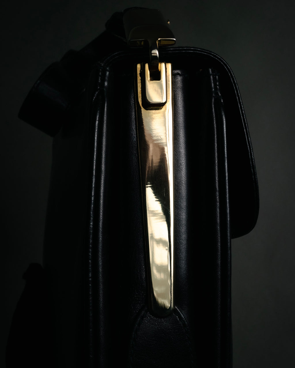 "GUCCI" 70’s boutique push lock box calf shoulder bag