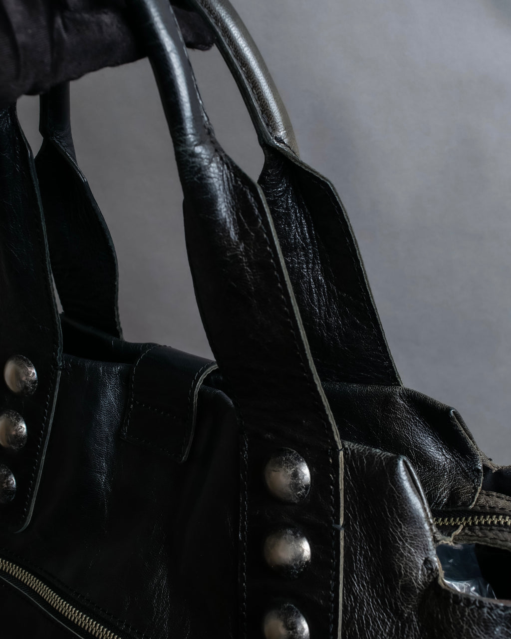 "tricot COMME des GARCONS" 
Flap pocket metal parts design leather hand bag