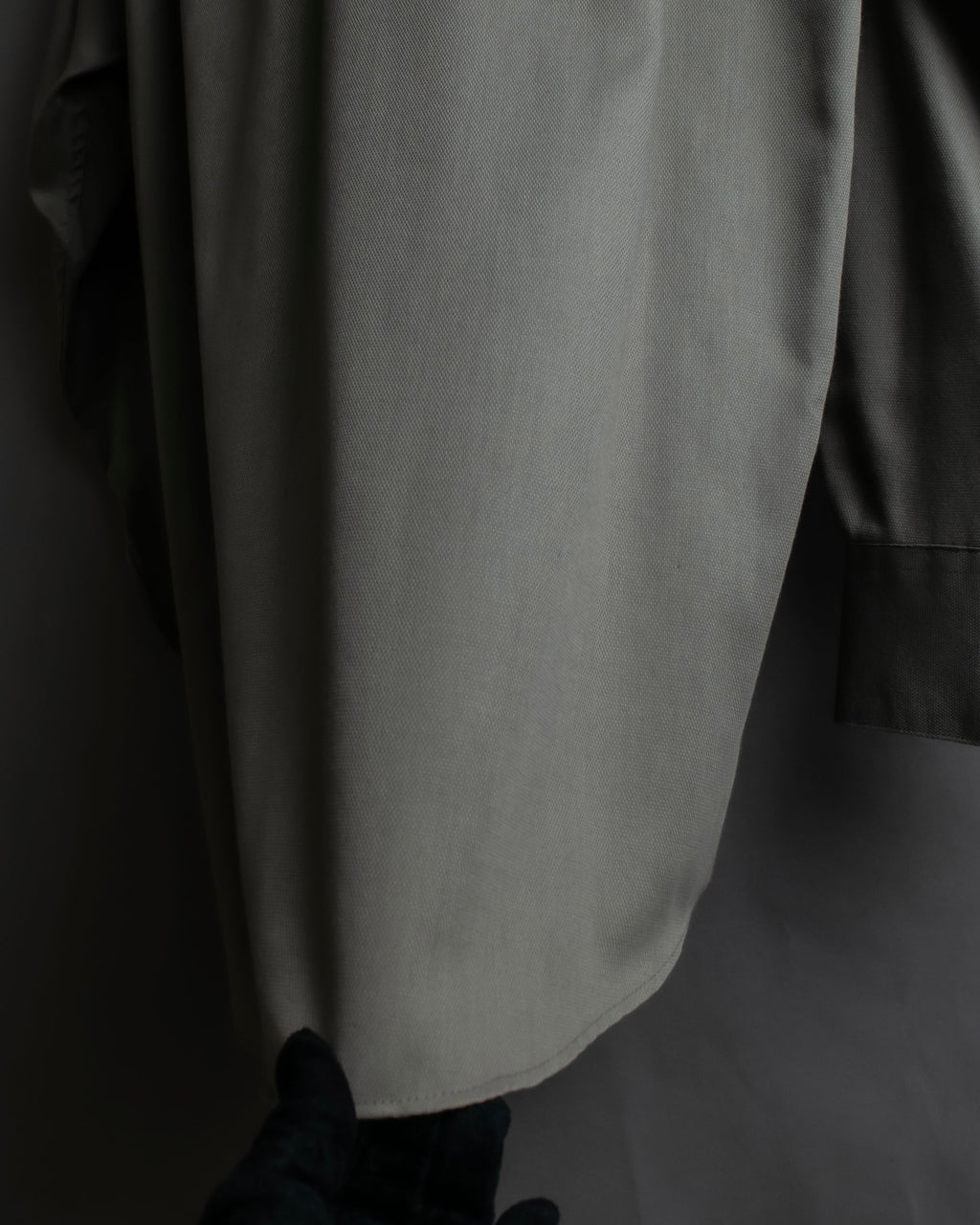 "YVES SAINT LAURENT for men"
Grayish khaki color oversized shirt