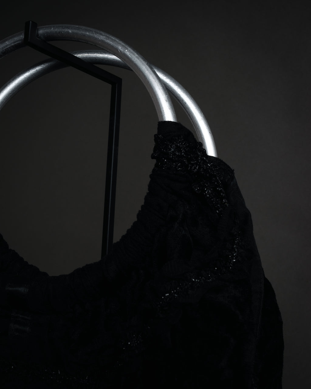 “COMME des GARÇONS” 2005 AW Velvet lace circle handle bag