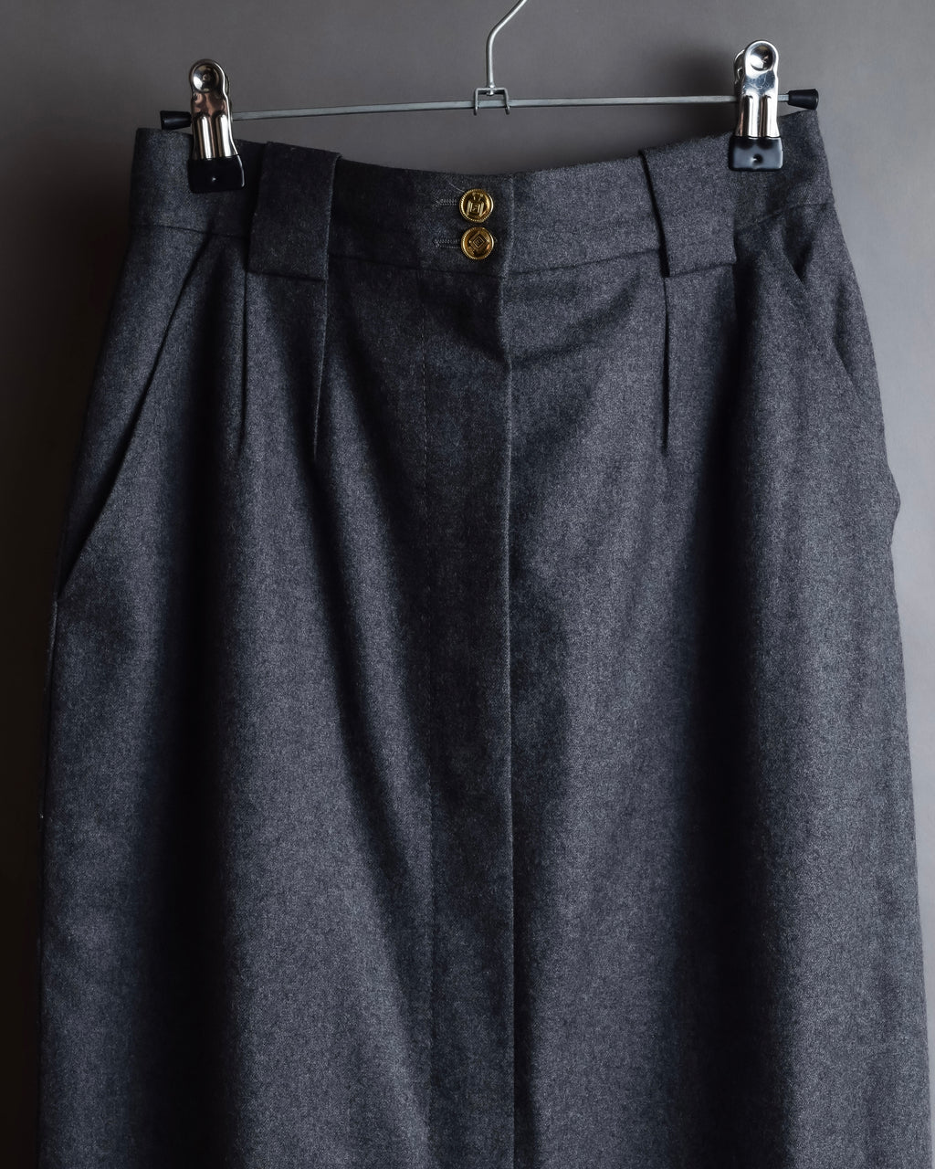 "CHANEL" 90's Gold button design straight line skirt
