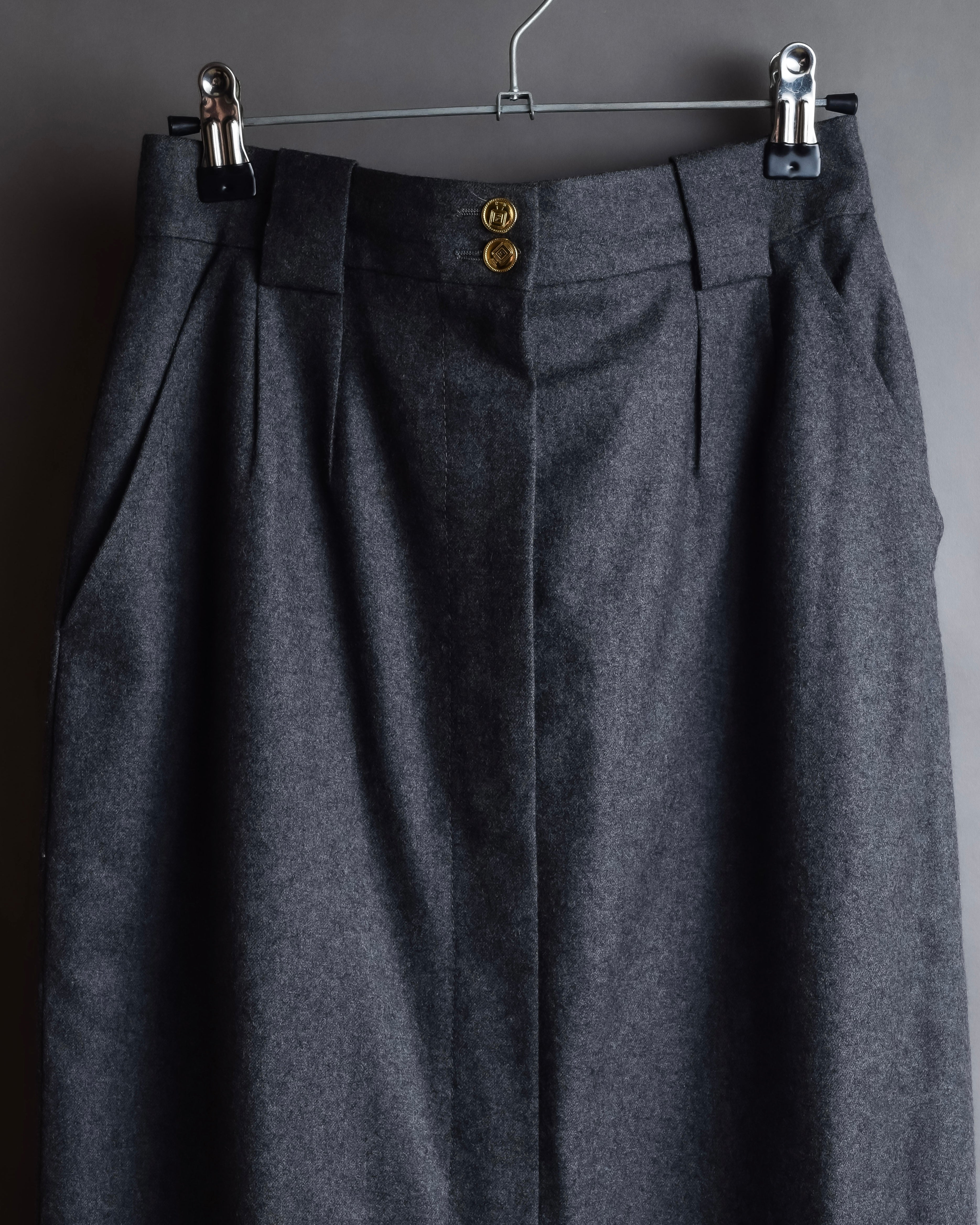 "CHANEL" 90's Gold button design straight line skirt