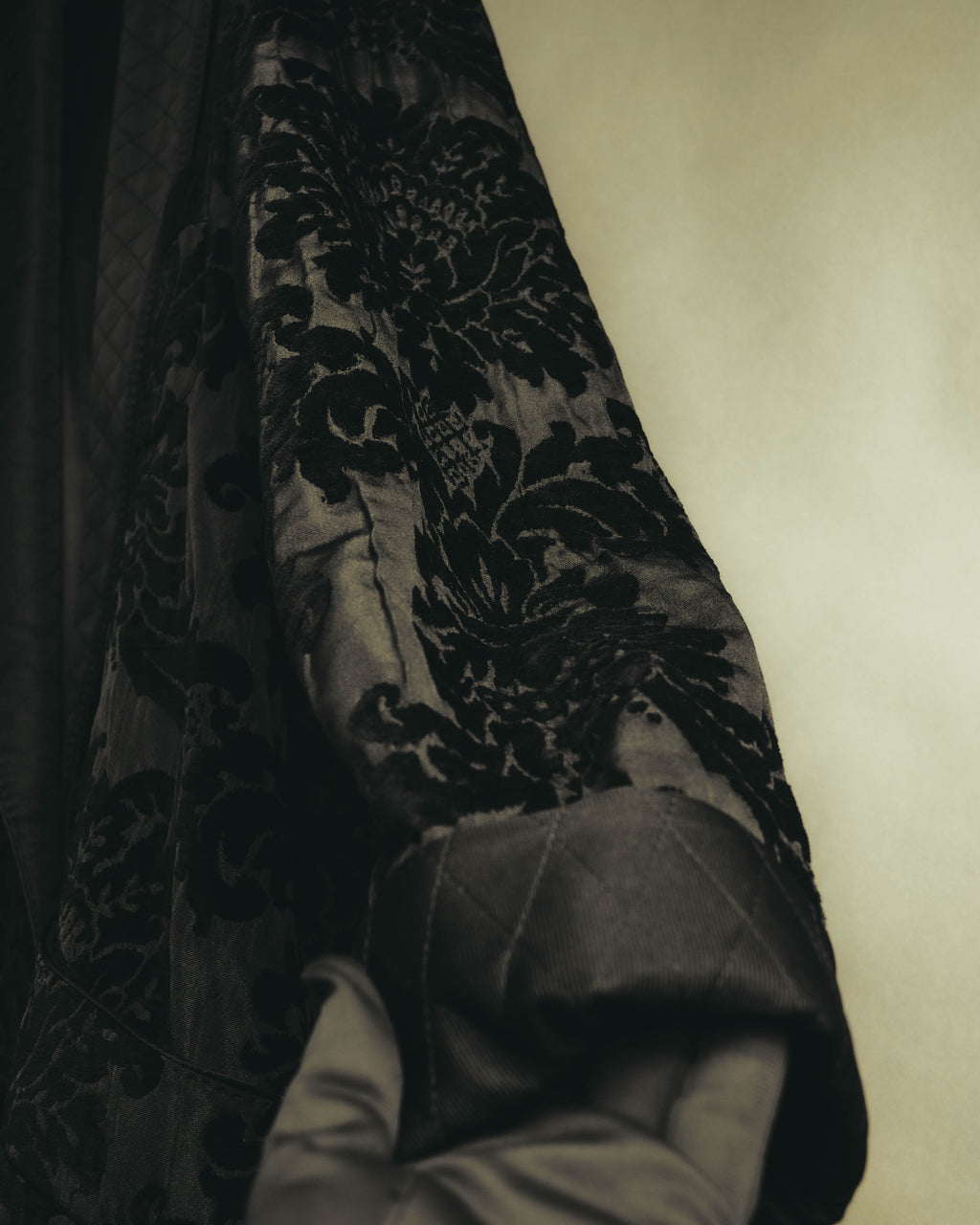 “DOLCE&GABBANA” Late 2010’s-early 2020’s Baroque jacquard belted robe coat