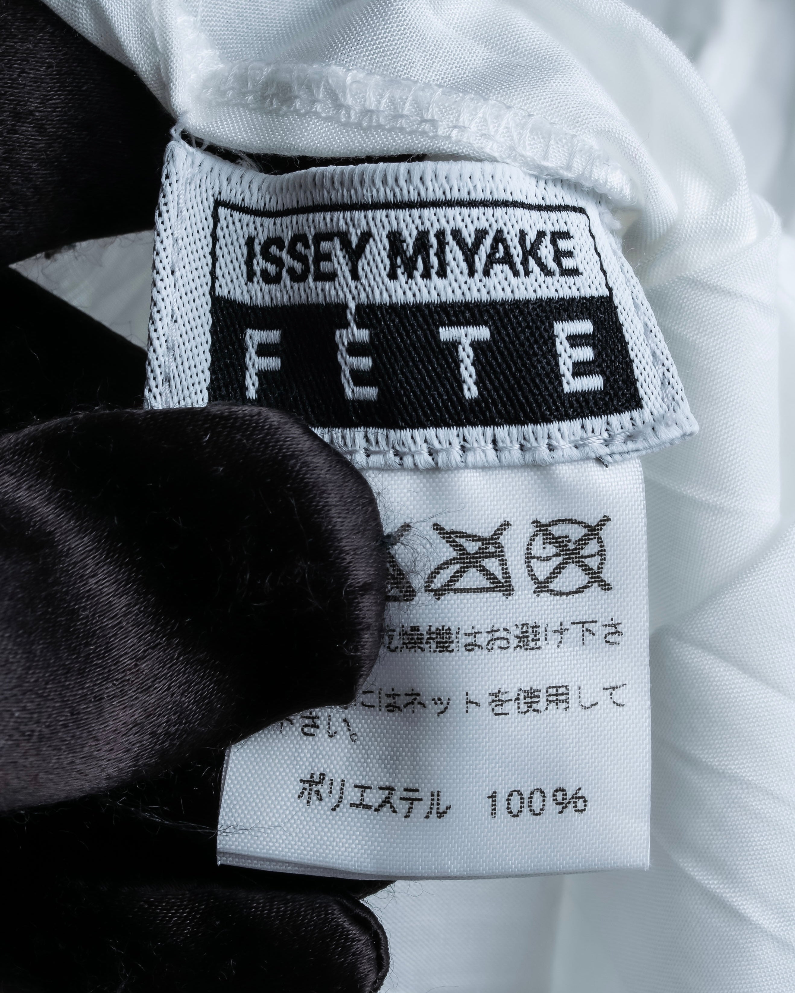 "ISSEY MIYAKE" Pleated short sleeve shirt