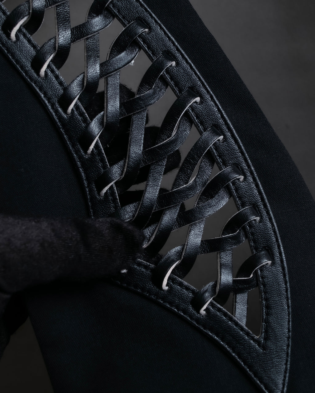 "LOUIS VUITTON" Leather tape cross knit detail vest