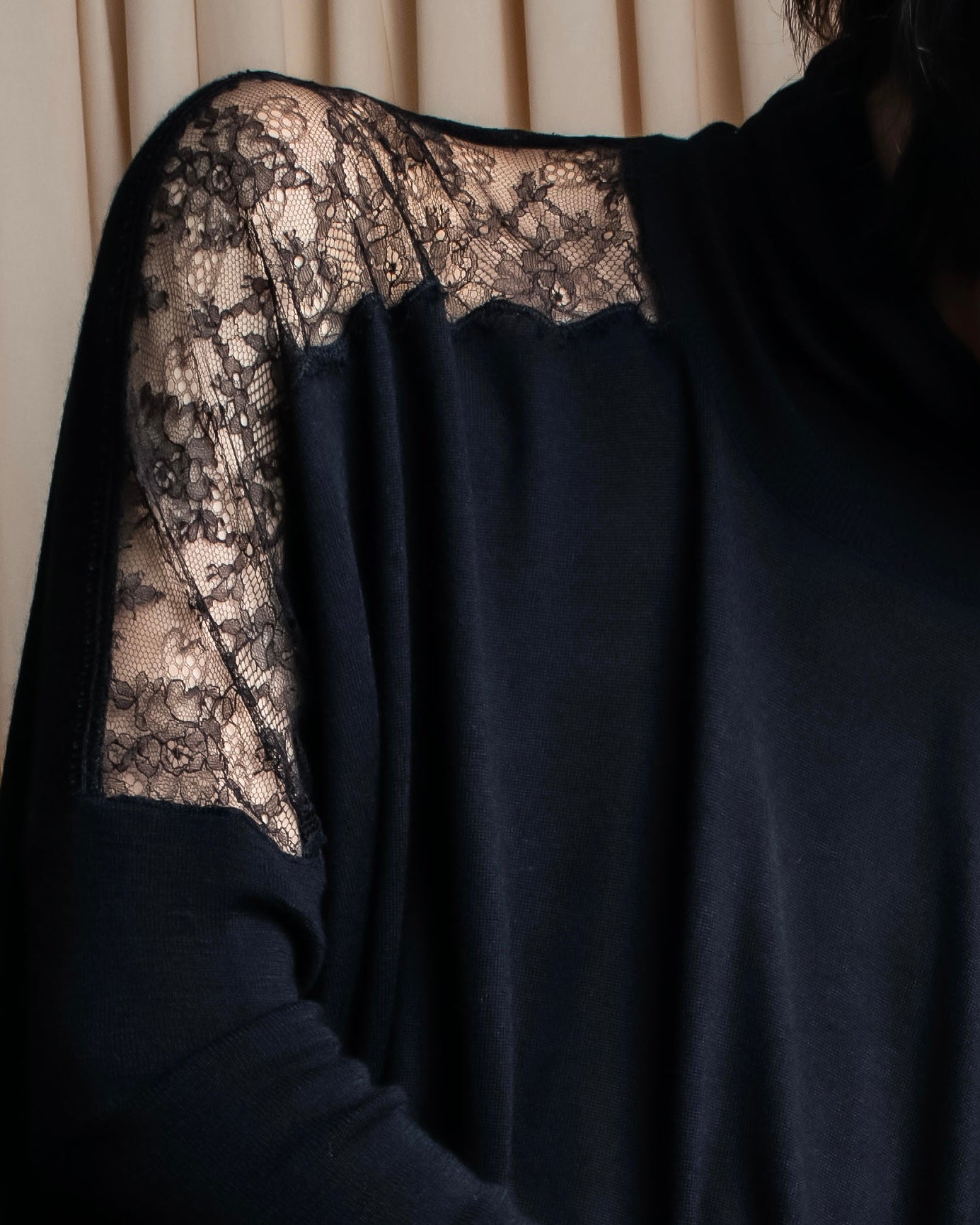 "VALENTINO" Lace switching design turtleneck knit pullover