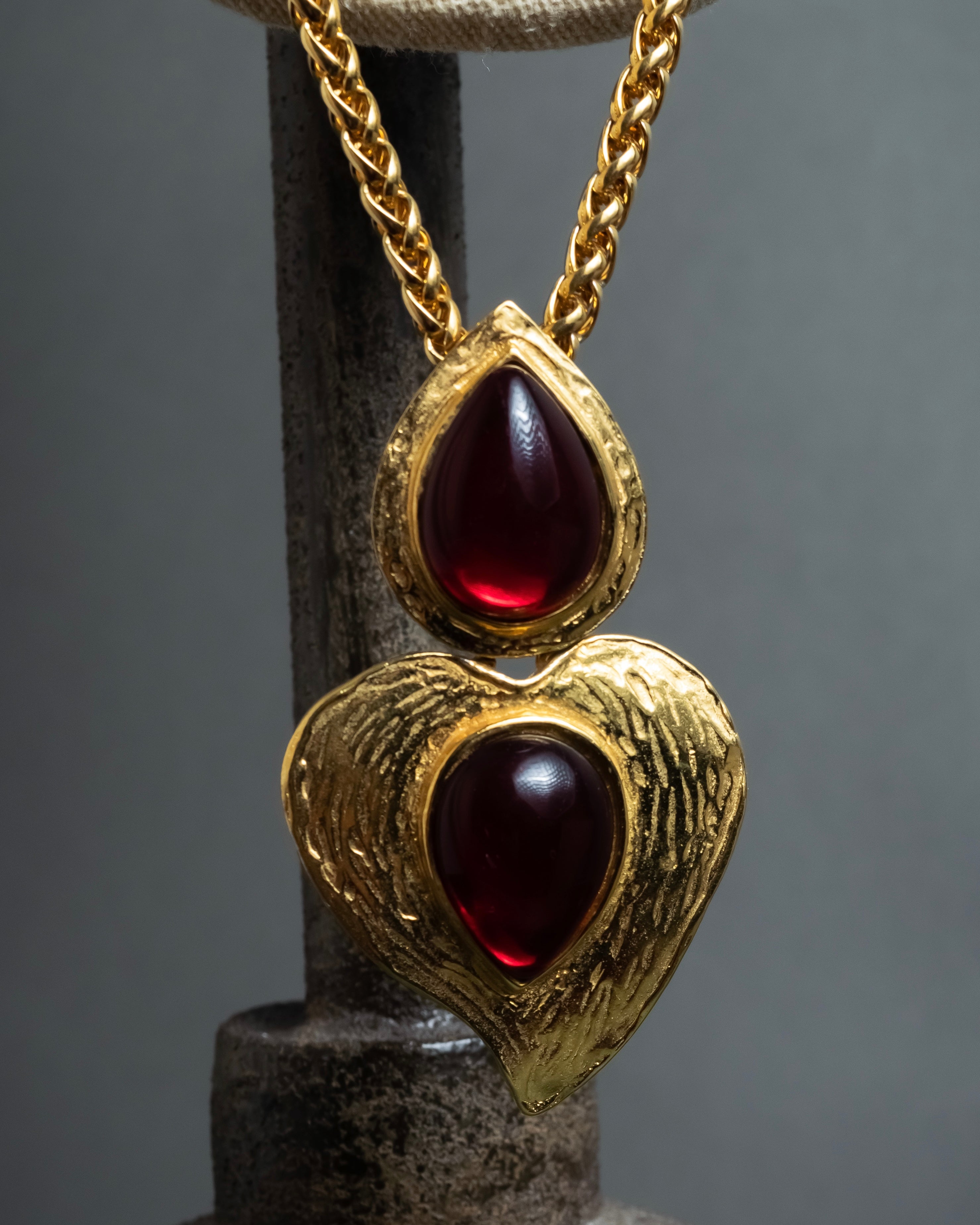 "YVES SAINT LAURENT" Vintage drop motif gold chain necklace