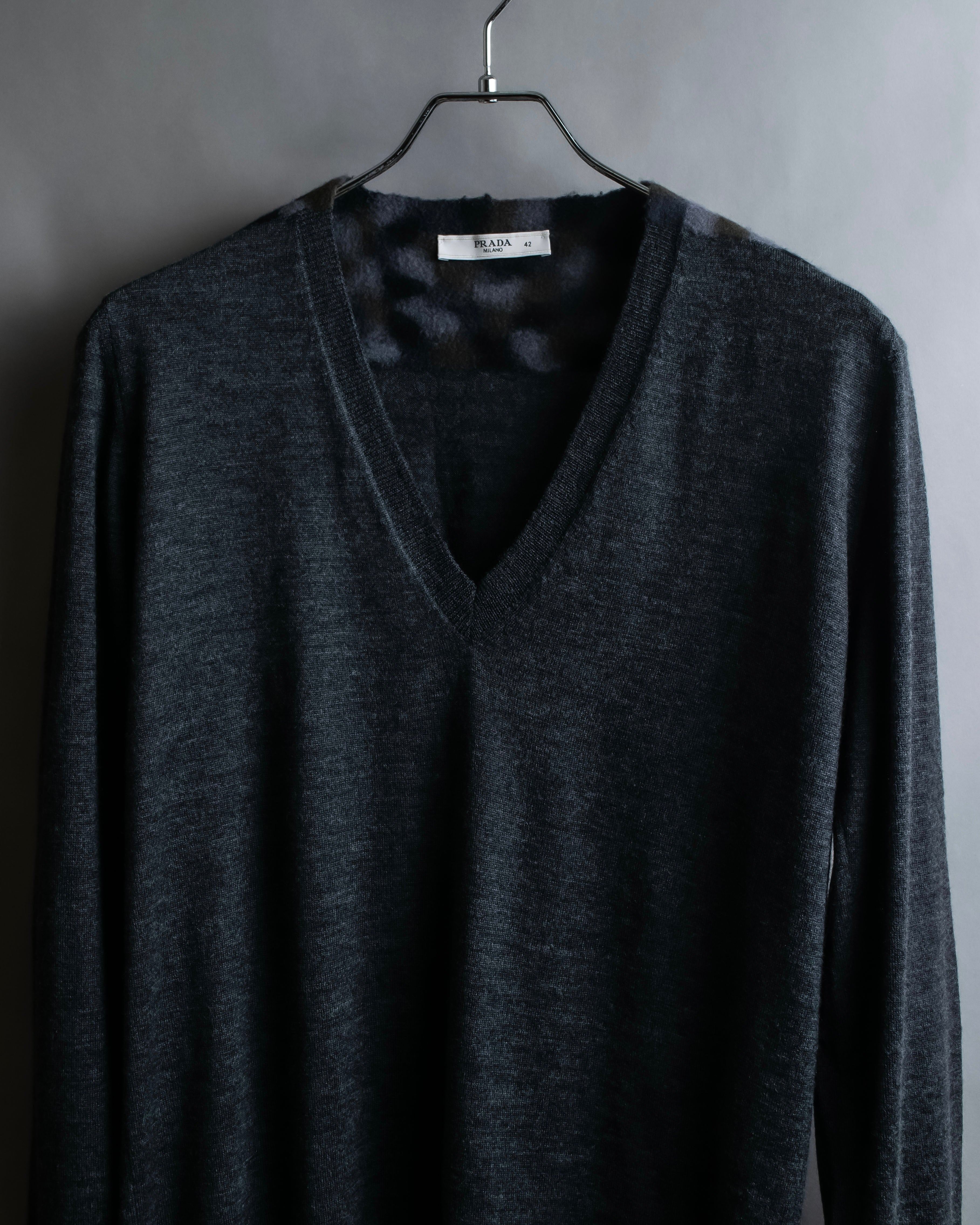 "PRADA" Camouflage pattern V-neck knit