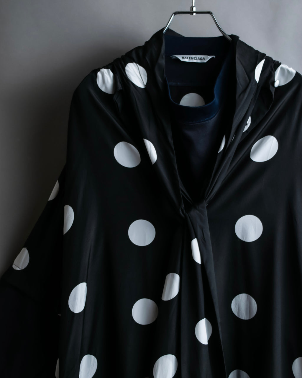 "BALENCIAGA" Polka dot flying squirrel silhouette bow tie dress