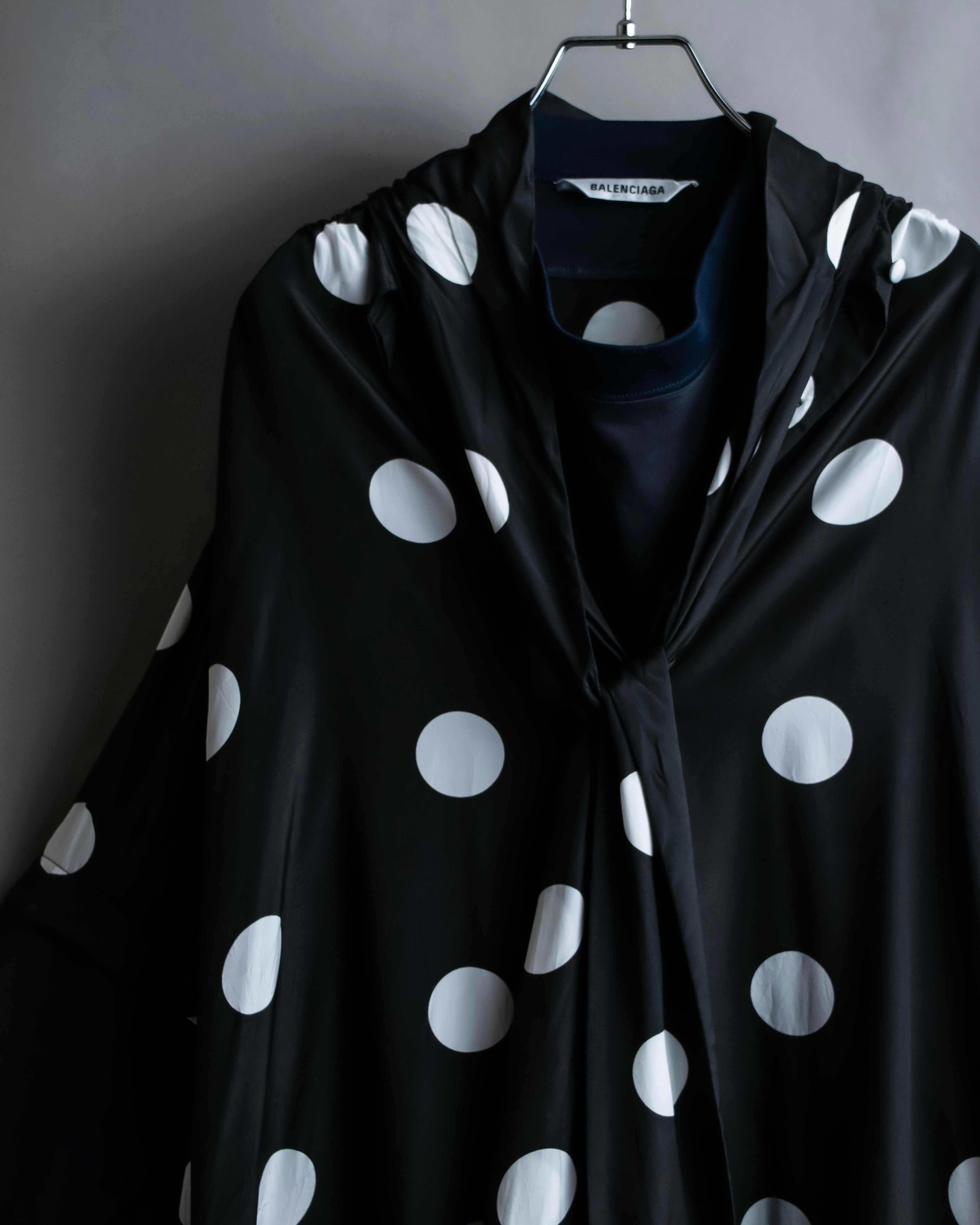 "BALENCIAGA" Polka dot flying squirrel silhouette bow tie dress