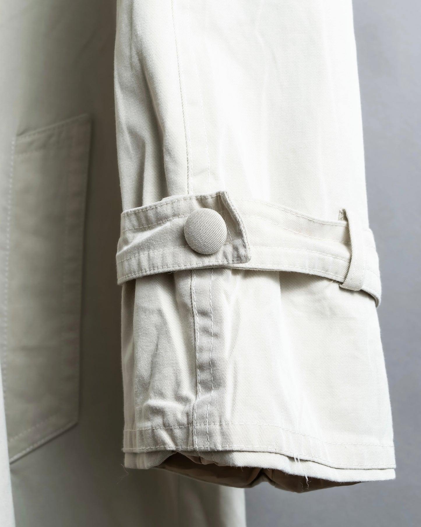 "MARILYN DE PEREL" Covered button detail  Ivory feminine trench coat