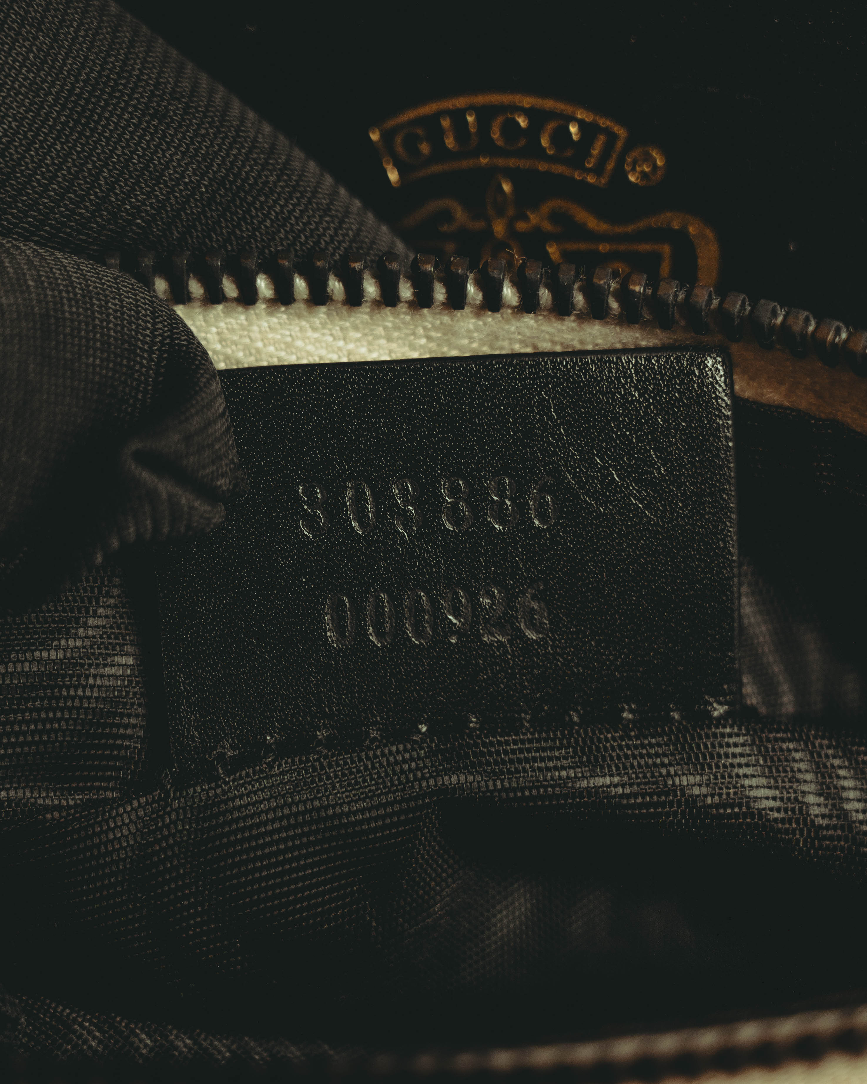 -SPECIAL- “GUCCI” 2012-2016 crossover-era crest studded doctor bag