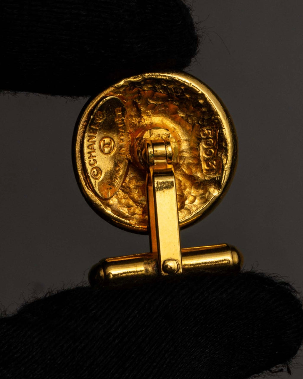 "CHANEL" Dome relief cross motif gold cufflinks