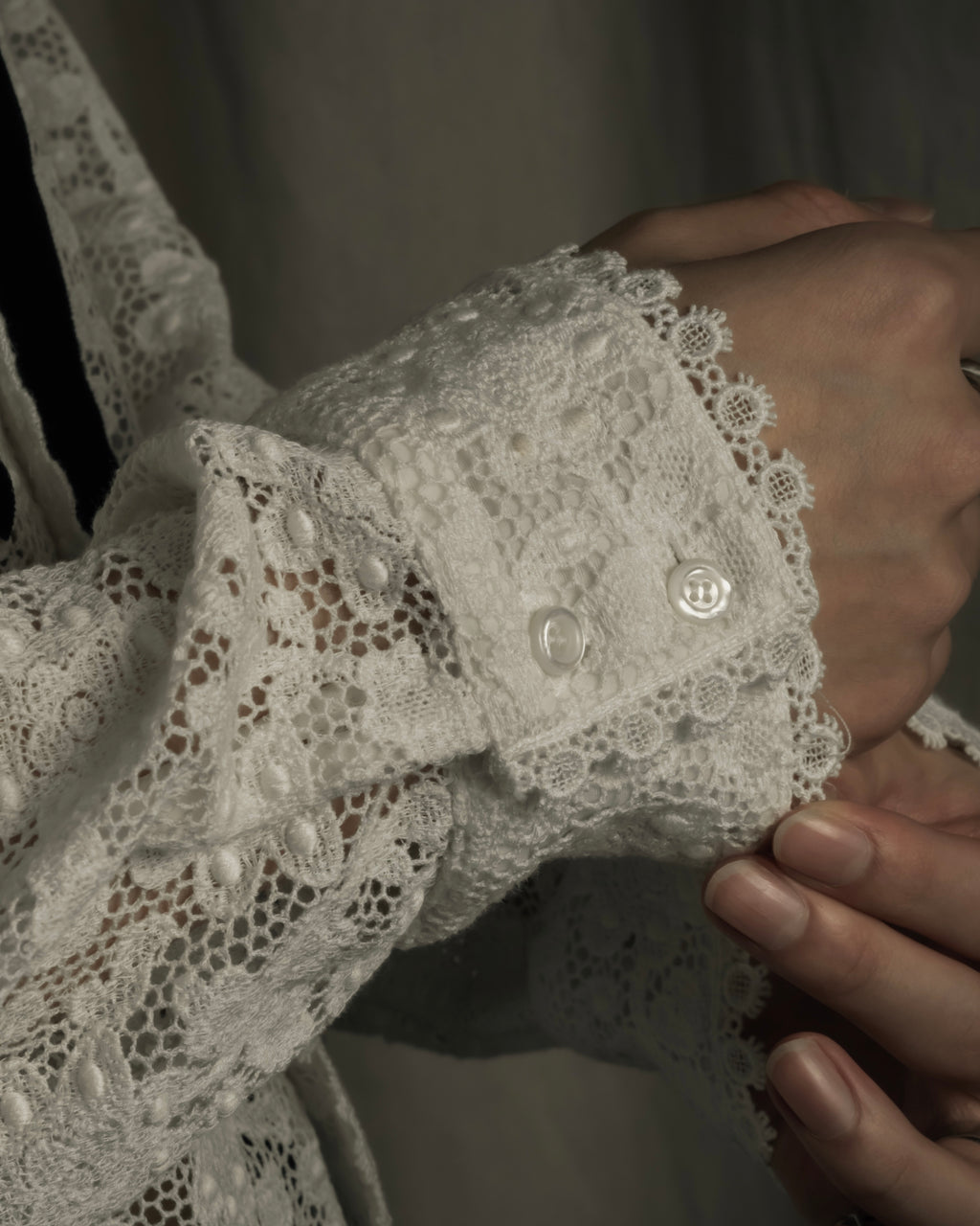 "GUCCI" Michele period floral lace design bow tie shirt