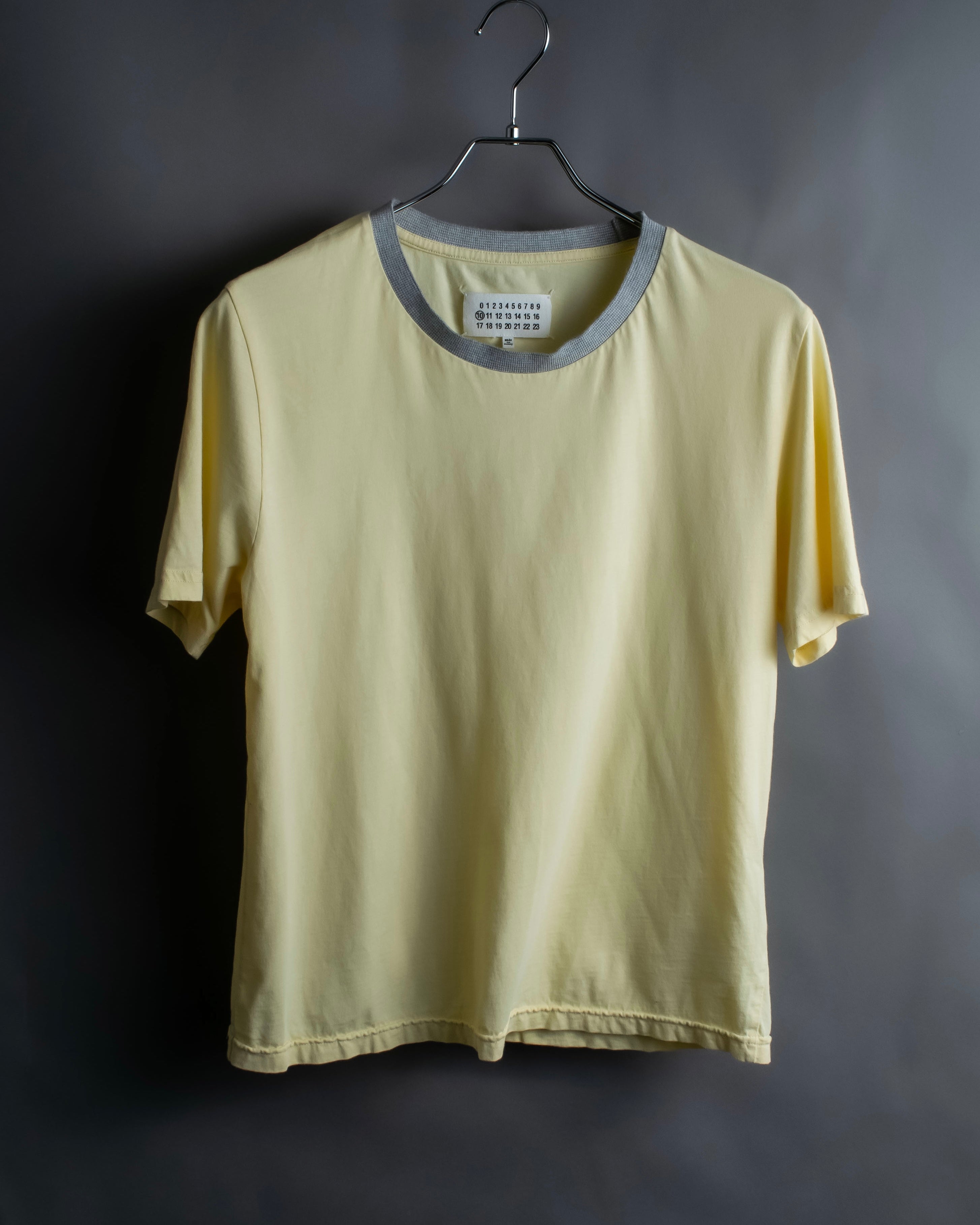 "MAISON MARGIELA"
Pastel yellow color box silhouette T-shirt